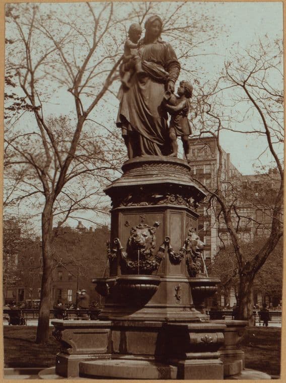 Manhattan: Union Square - [Union Square Park] - The James Fountain.