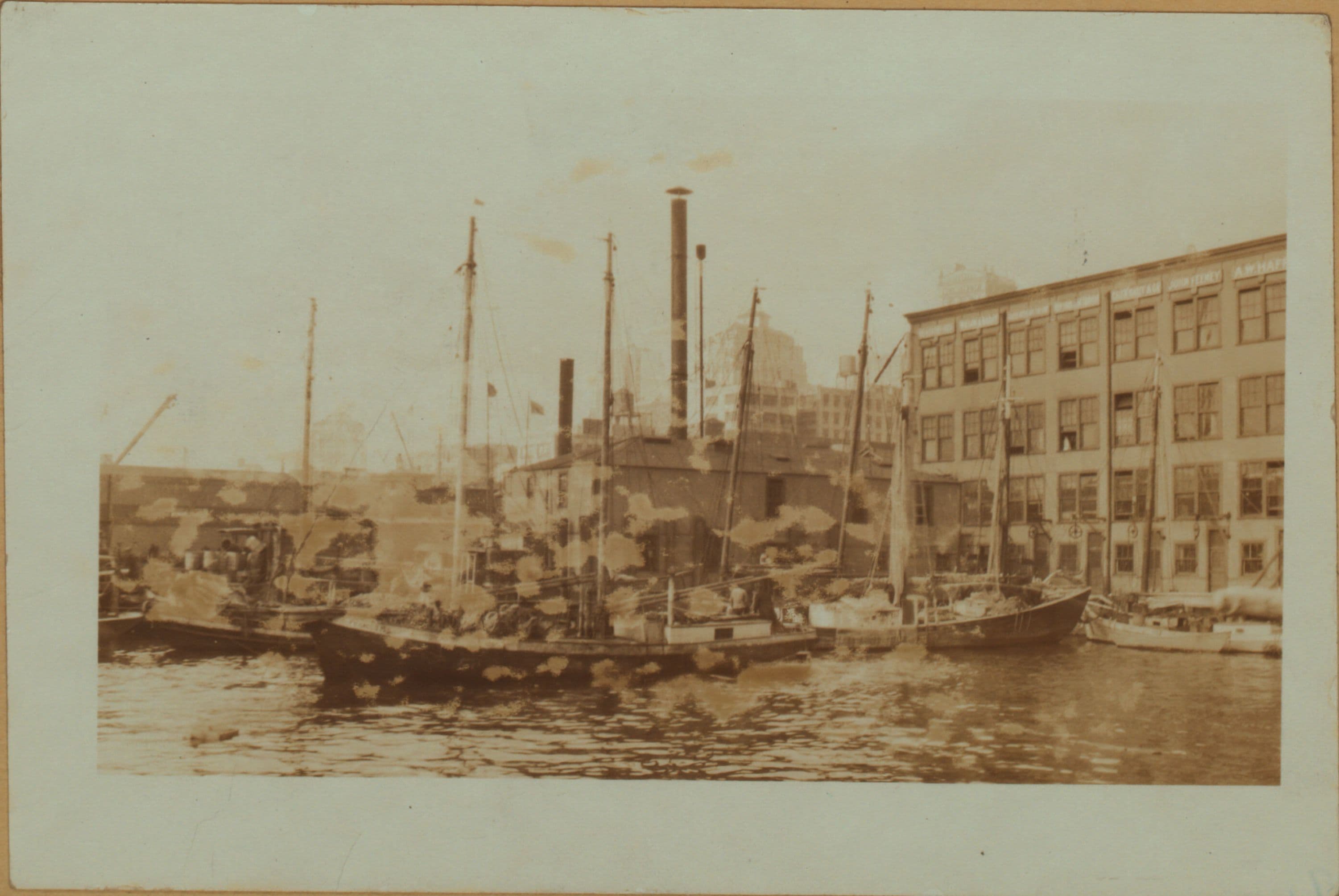 East River - Piers 16-17 - Manhattan - South Street - [Fulton Street ferry house.]