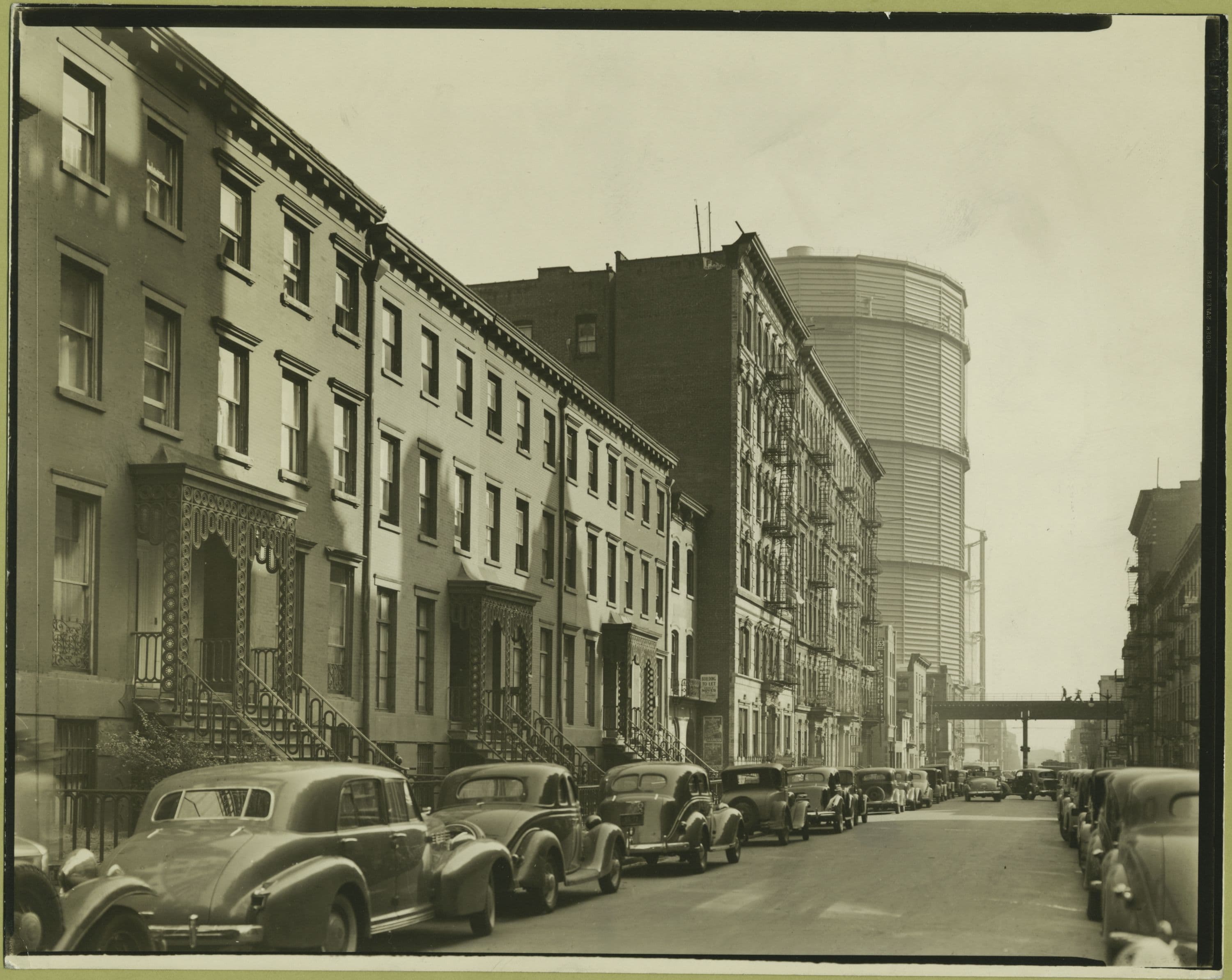Manhattan: 20th Street - 1st Avenue.