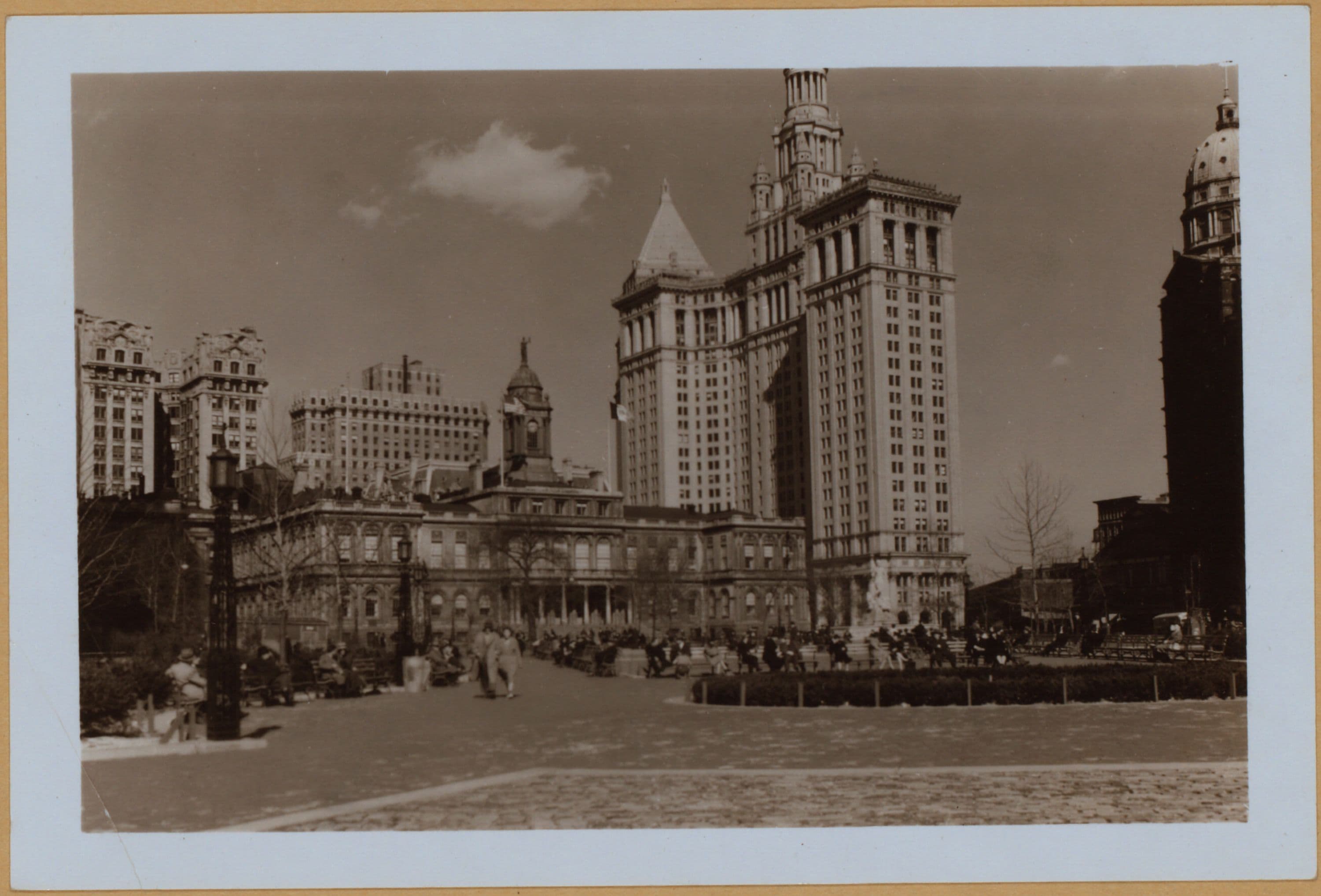 Manhattan: City Hall Park - [Benjamin Franklin statue.]