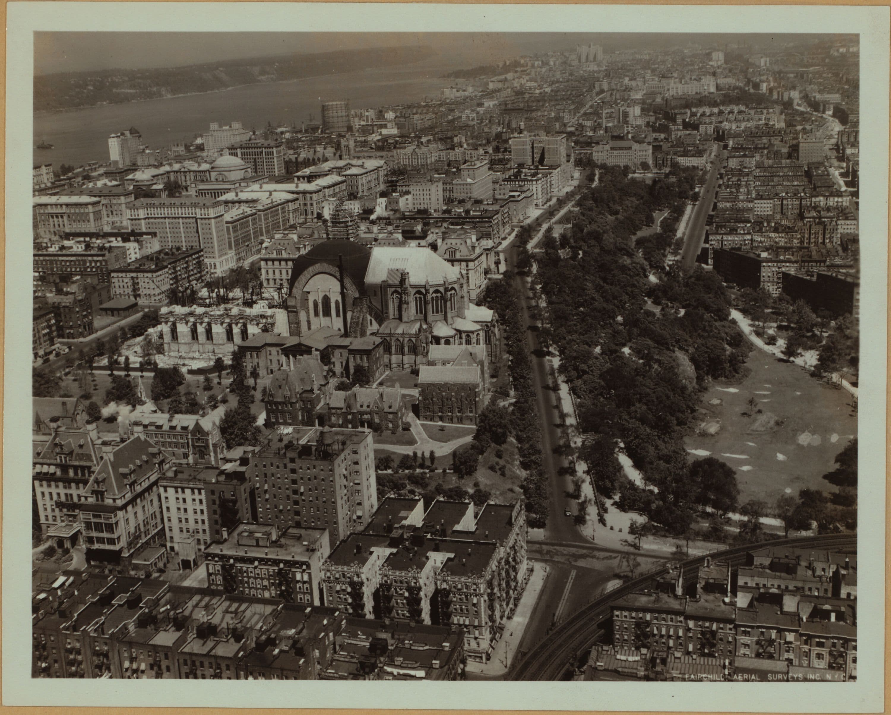 General view - [Aerial view of Manhattan - Morningside Heights.]