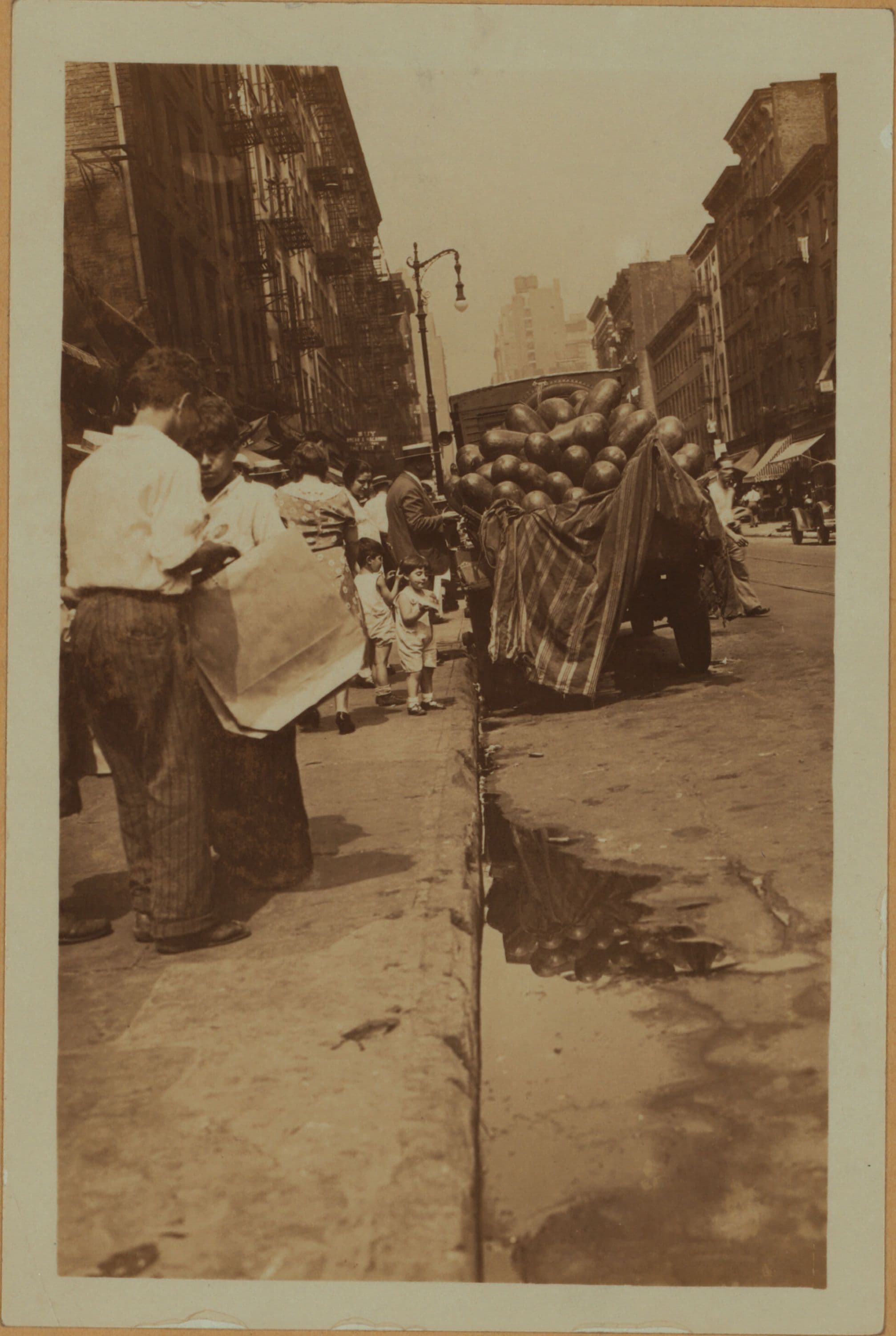 Occupations - Peddlers - Food - Fruit.