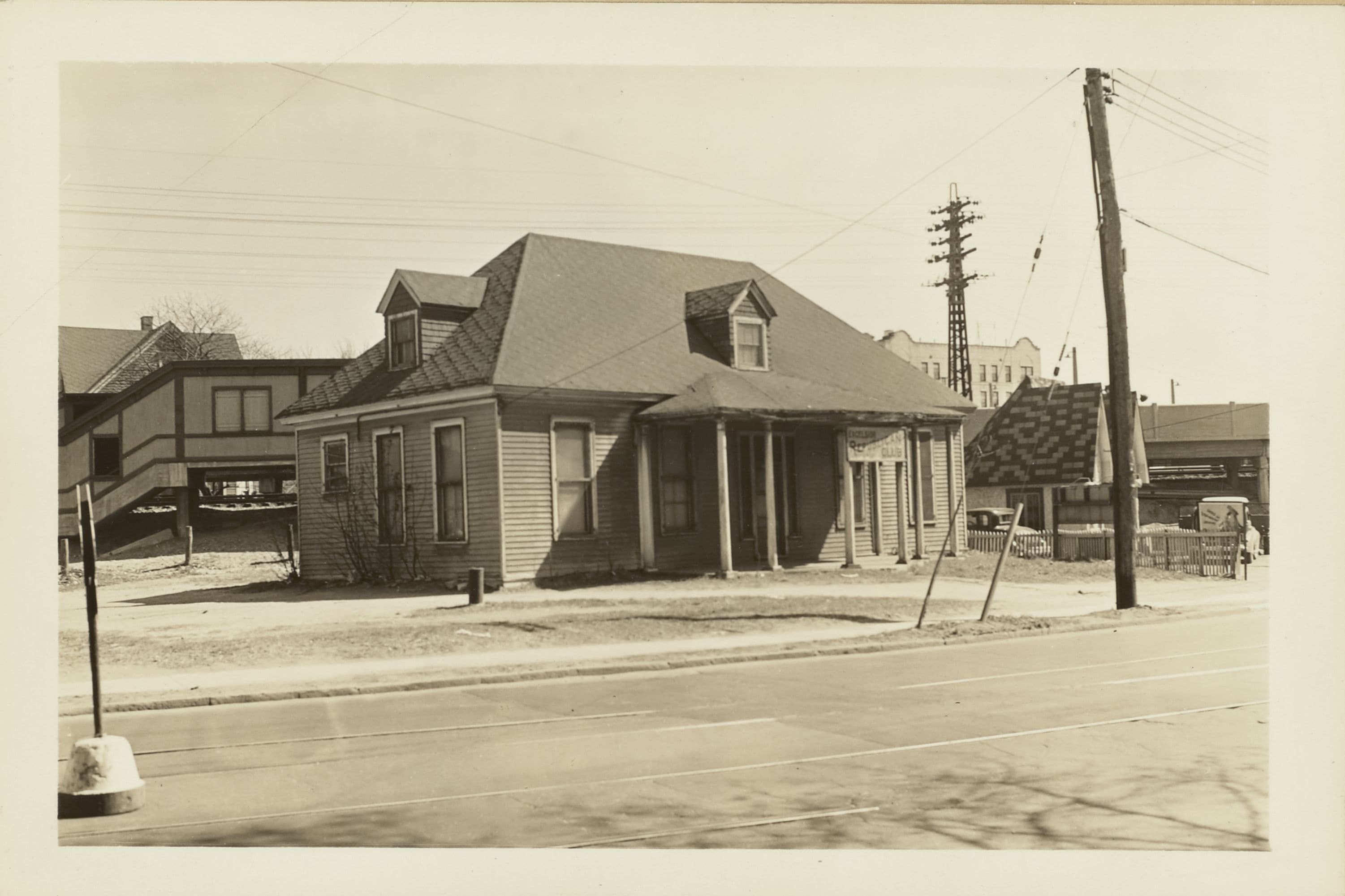 Queens: Whitney Avenue - 43rd Avenue