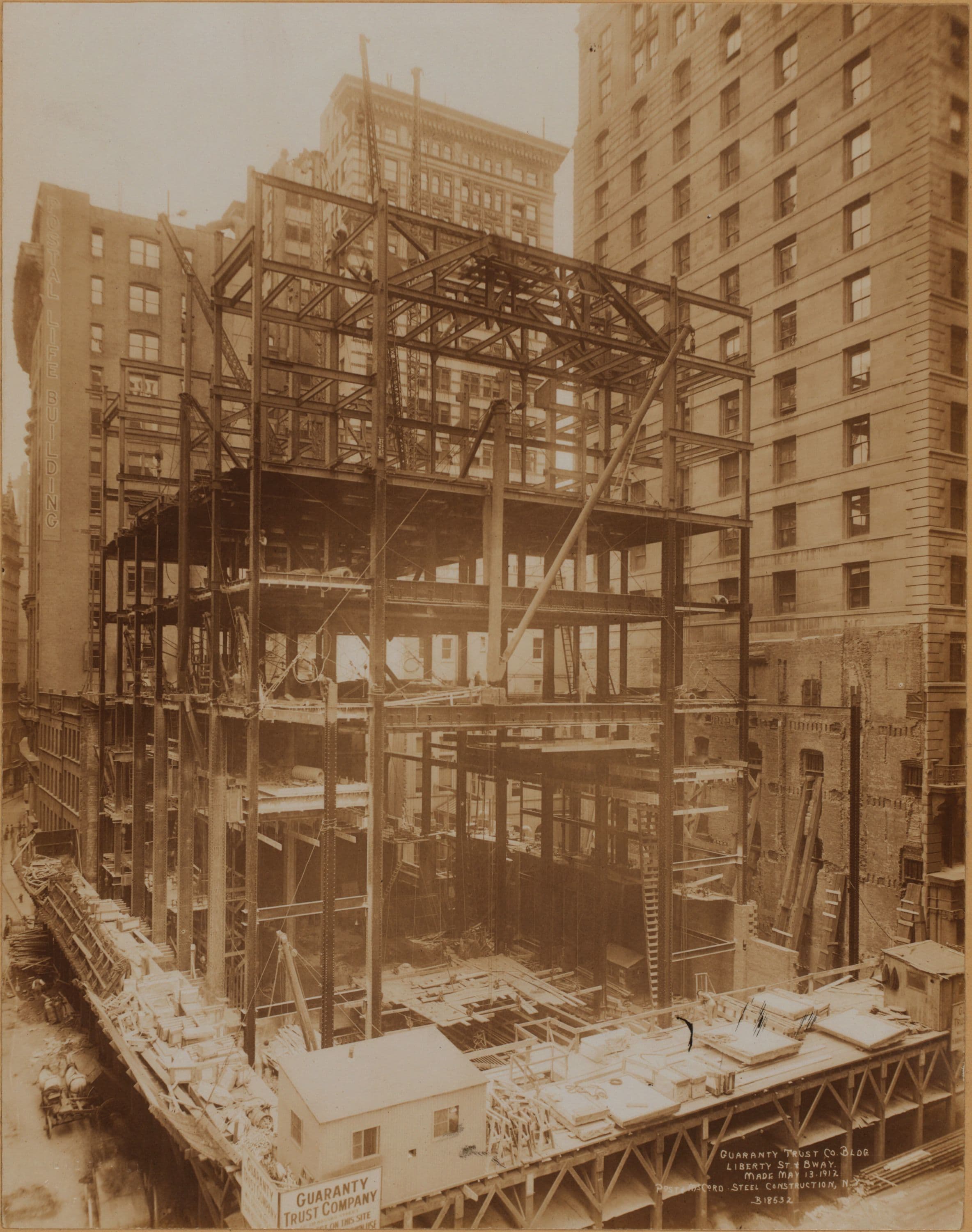 Manhattan: Broadway - Liberty Street