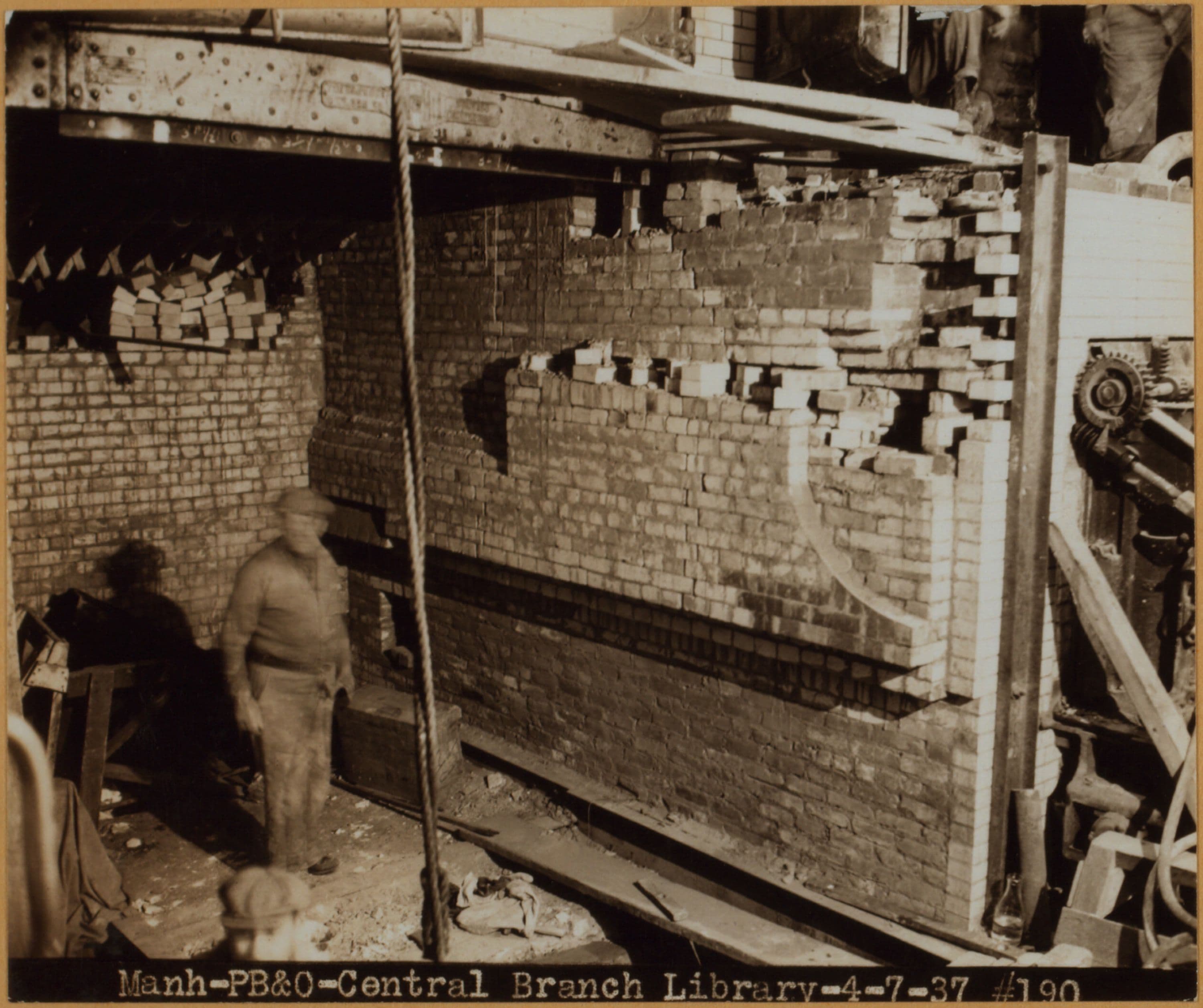 Manhattan: 5th Avenue - 40th Street, 1937
