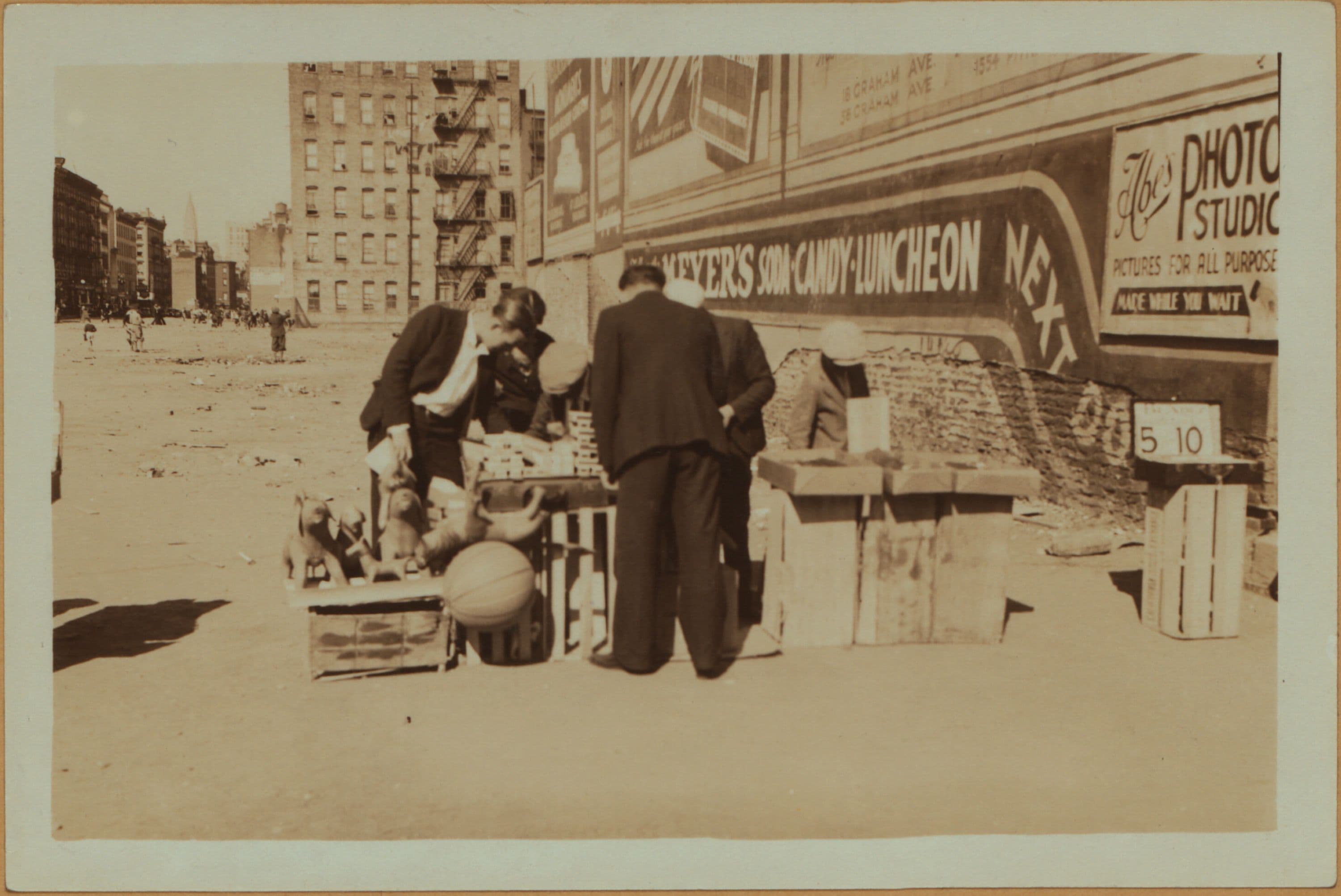 Occupations - Peddlers - Clothing - Ties., 1932