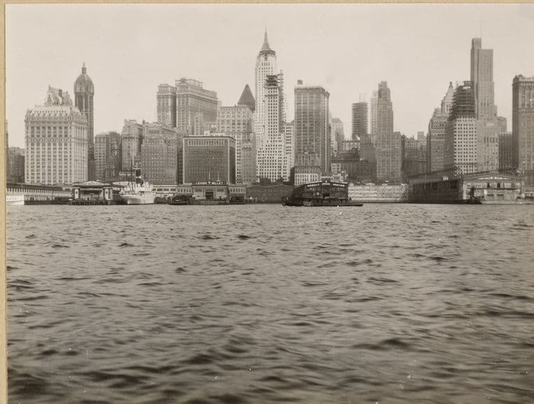 North (Hudson) River - River scenes - Lower Manhattan skyline - [Adams Express Building - Bankers Trust Company - Equitable Trust Company - Singer Manufacturing Company - West Street Building - Woolworth Building - Municipal Building - Hudson Railroad Terminal - Bank of Manhattan - City Bank-Farmers Trust Company - Downtown Athletic Club - Irving Trust Company.]