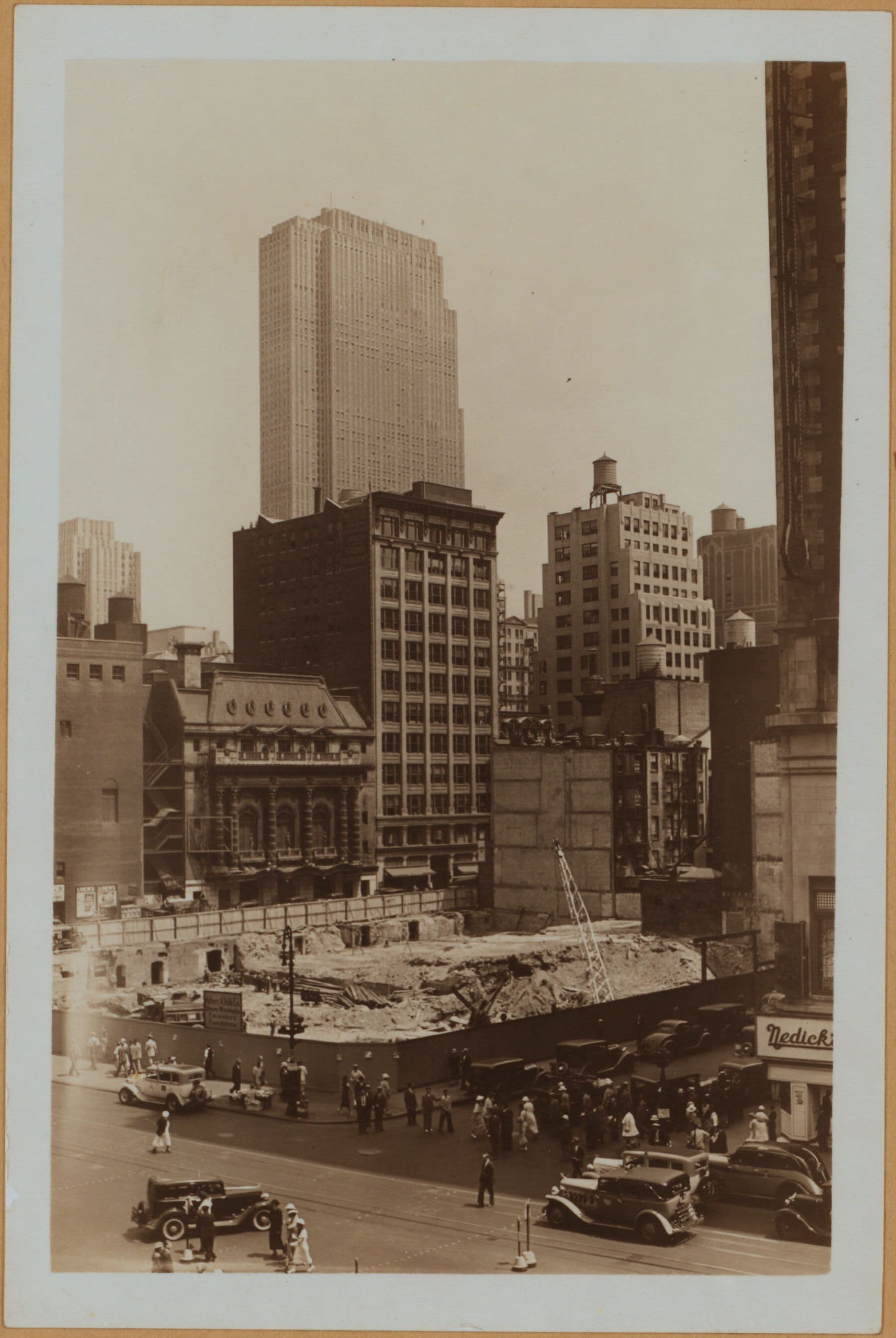 Manhattan: Broadway - 44th Street (West)