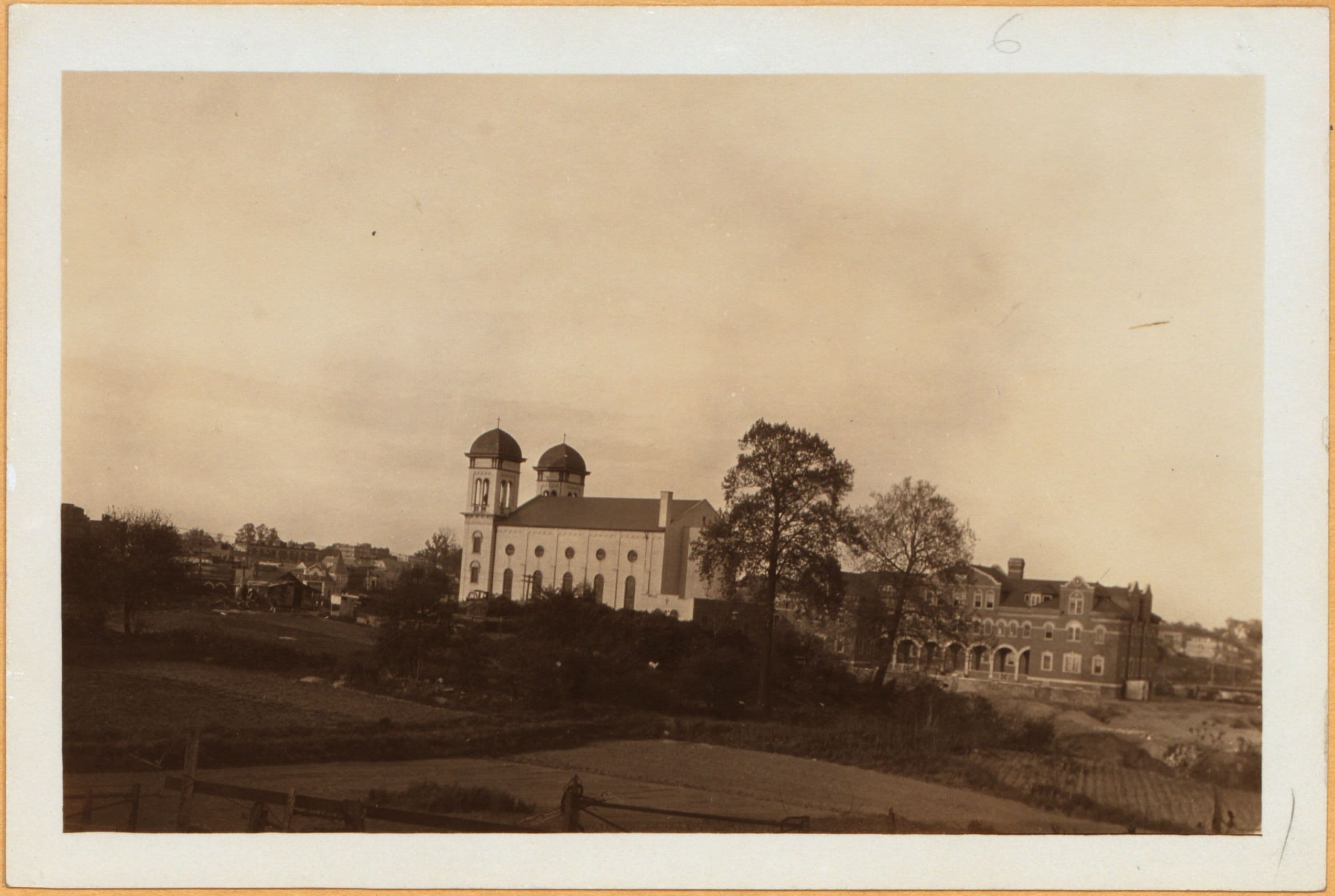Bronx: Gun Hill Road (East) - Holland Avenue