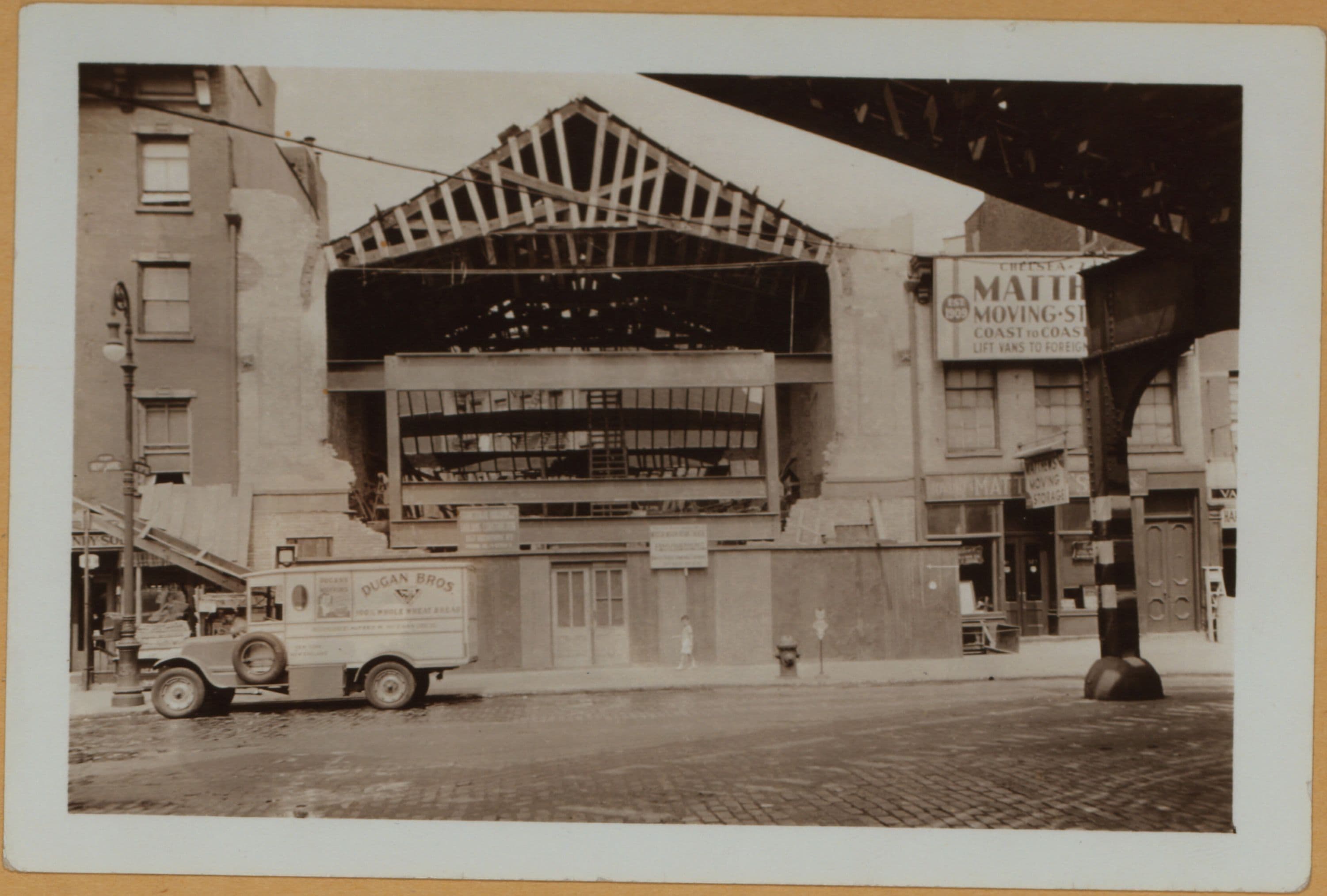 Manhattan : 6th Avenue - 3rd Street (West).