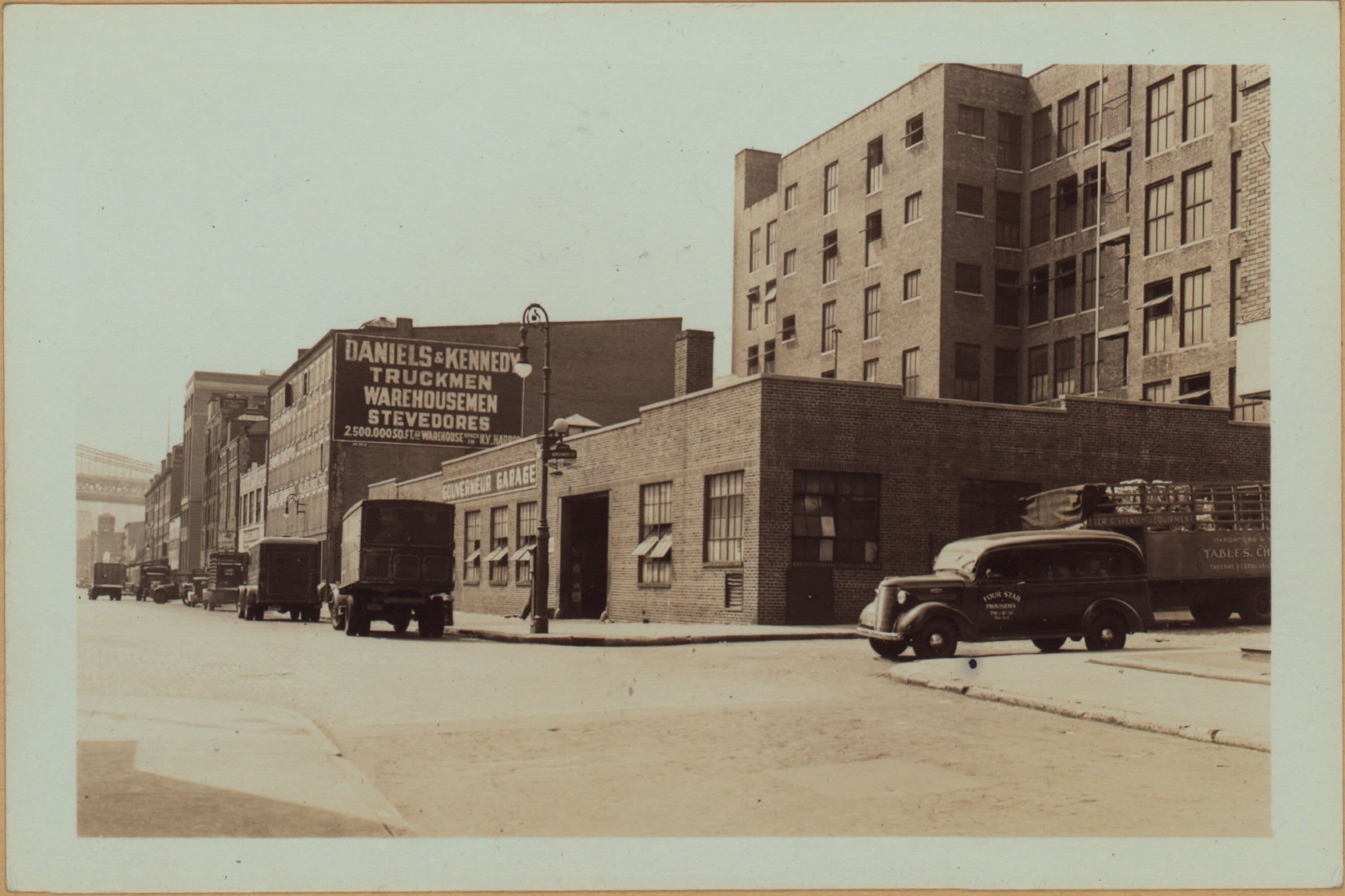 Manhattan: Montgomery Street - Front Street