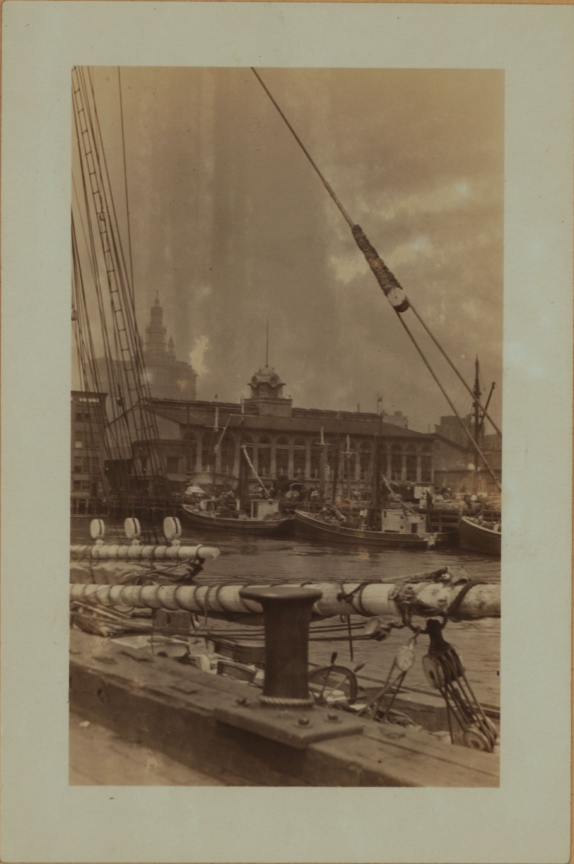 East River - Piers 17-18 - Manhattan - South Street - [Woolworth Building.], 1926–1931