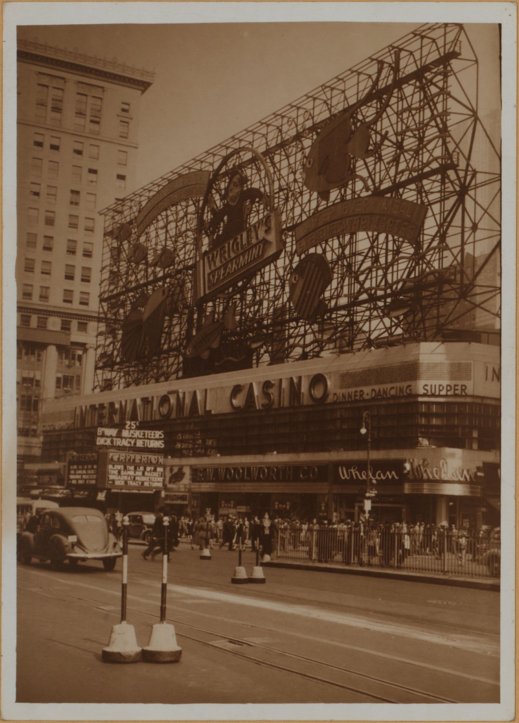 Manhattan: Broadway - 44th Street (West)