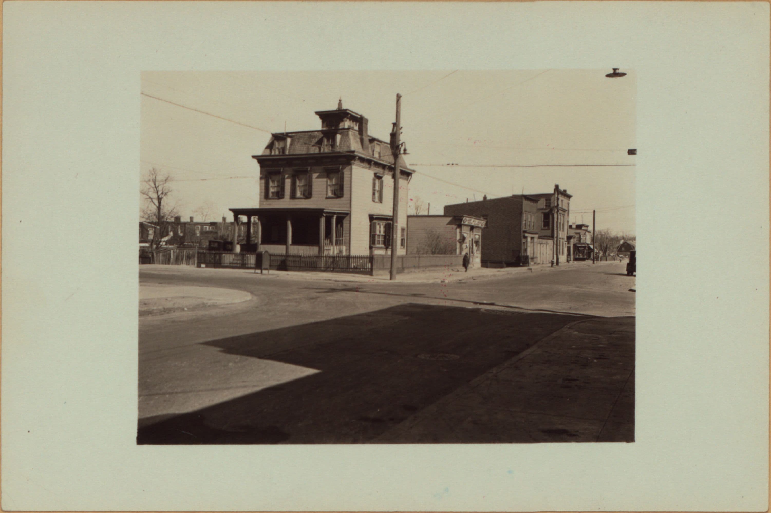 Queens: Linden Place - 32nd Avenue