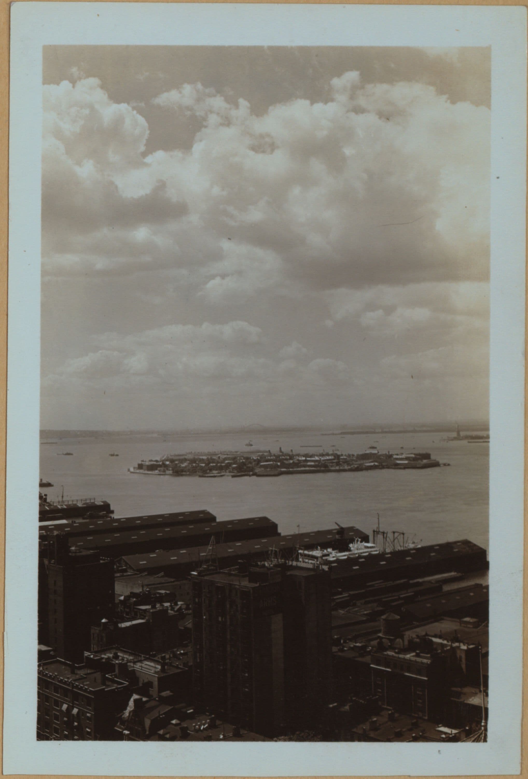 Islands - Governors Island - [Upper New York Bay - New York Dock Co.; Standish Arms Hotel.]