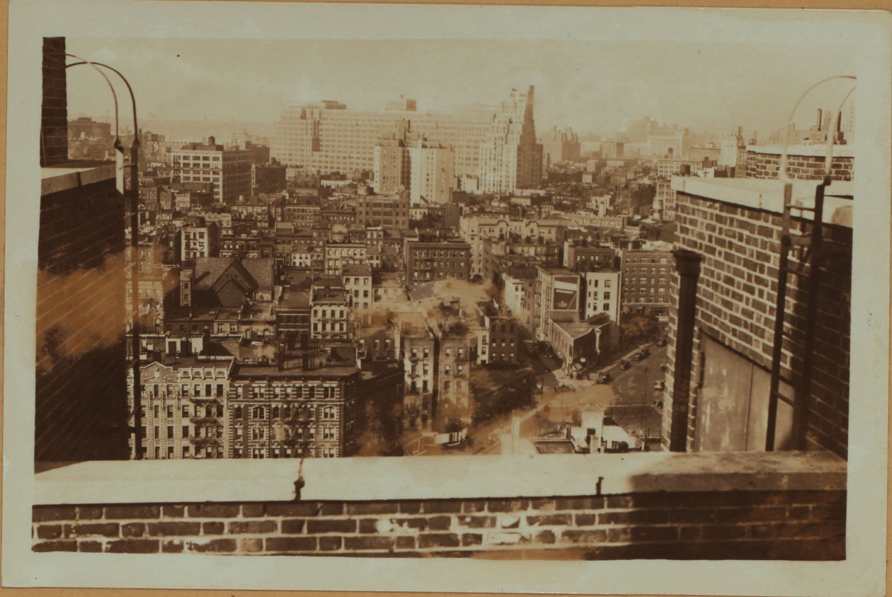 General view - [Manhattan - Christopher Street - Waverly Place.]
