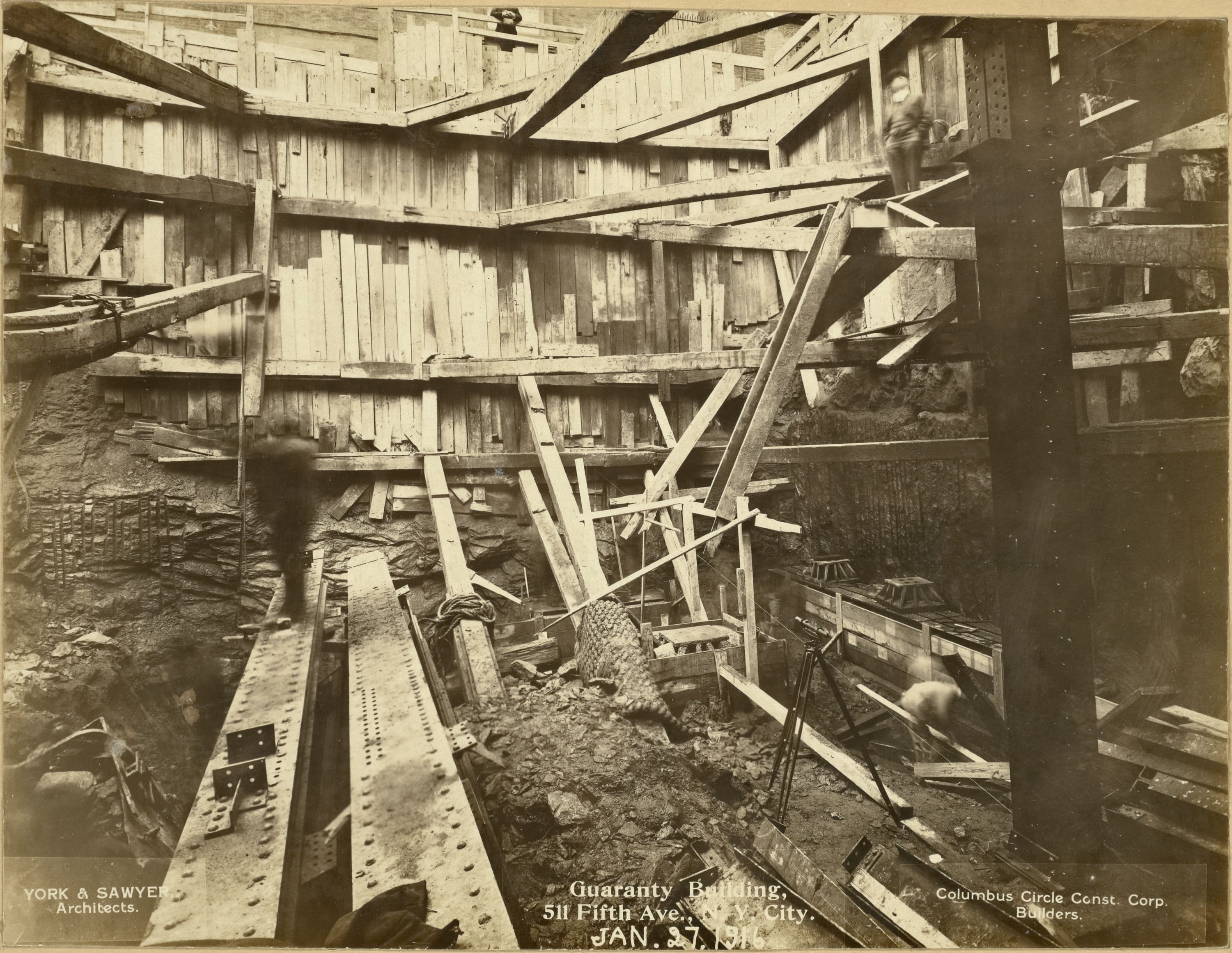 Manhattan: 511 Fifth Avenue at 43rd St.