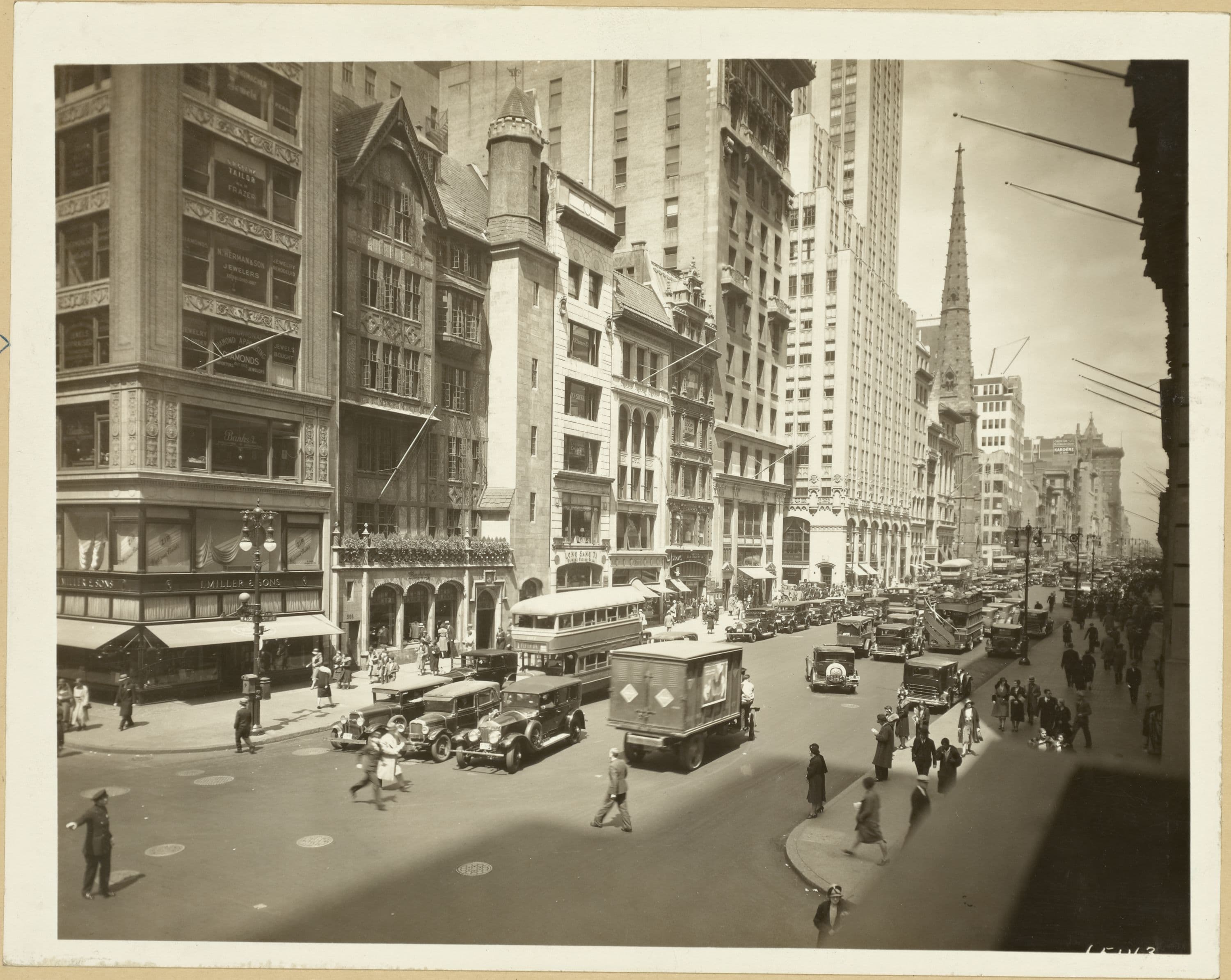 Manhattan: 5th Avenue - 46th Street
