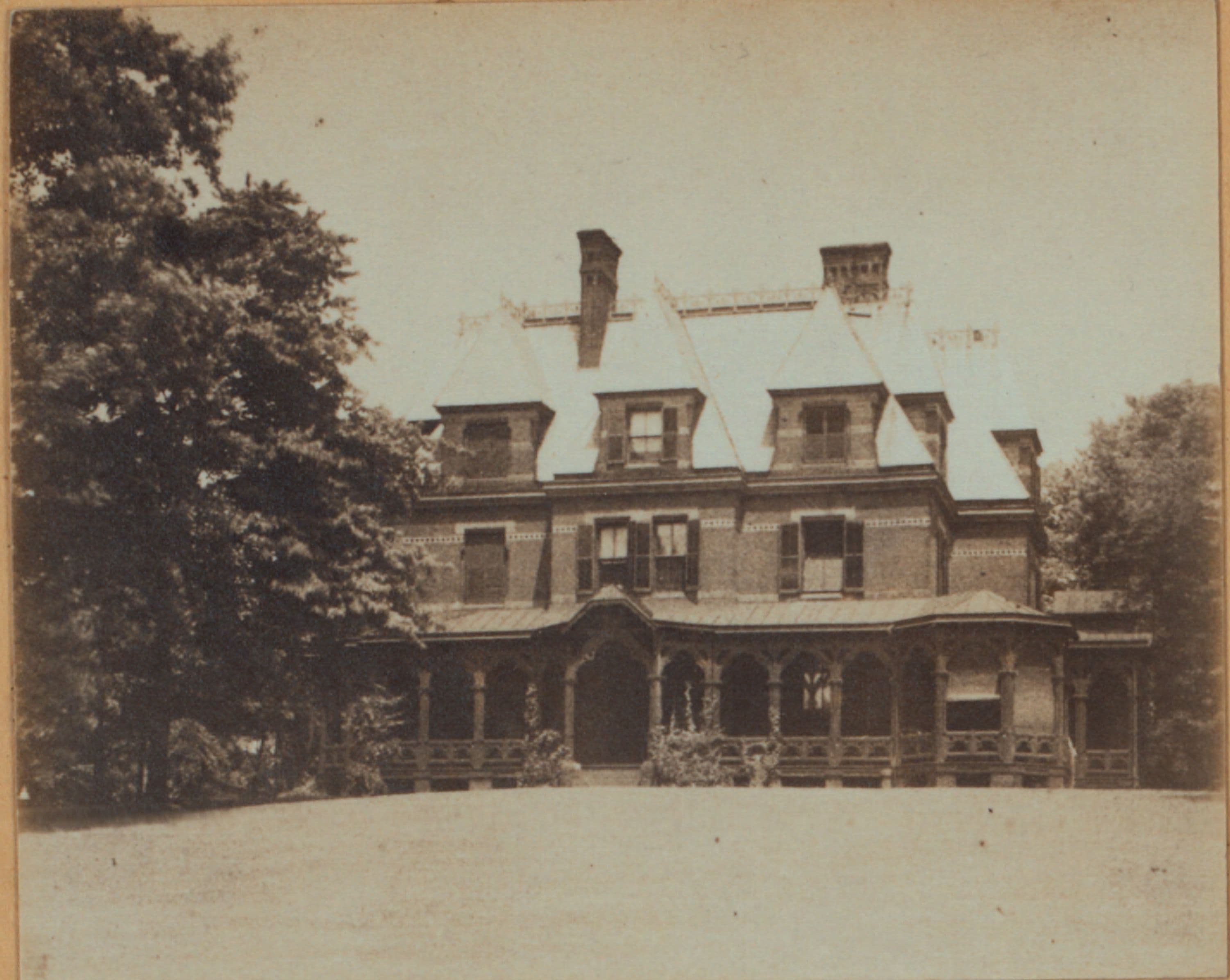 Queens: 37th Avenue - Lawrence Street