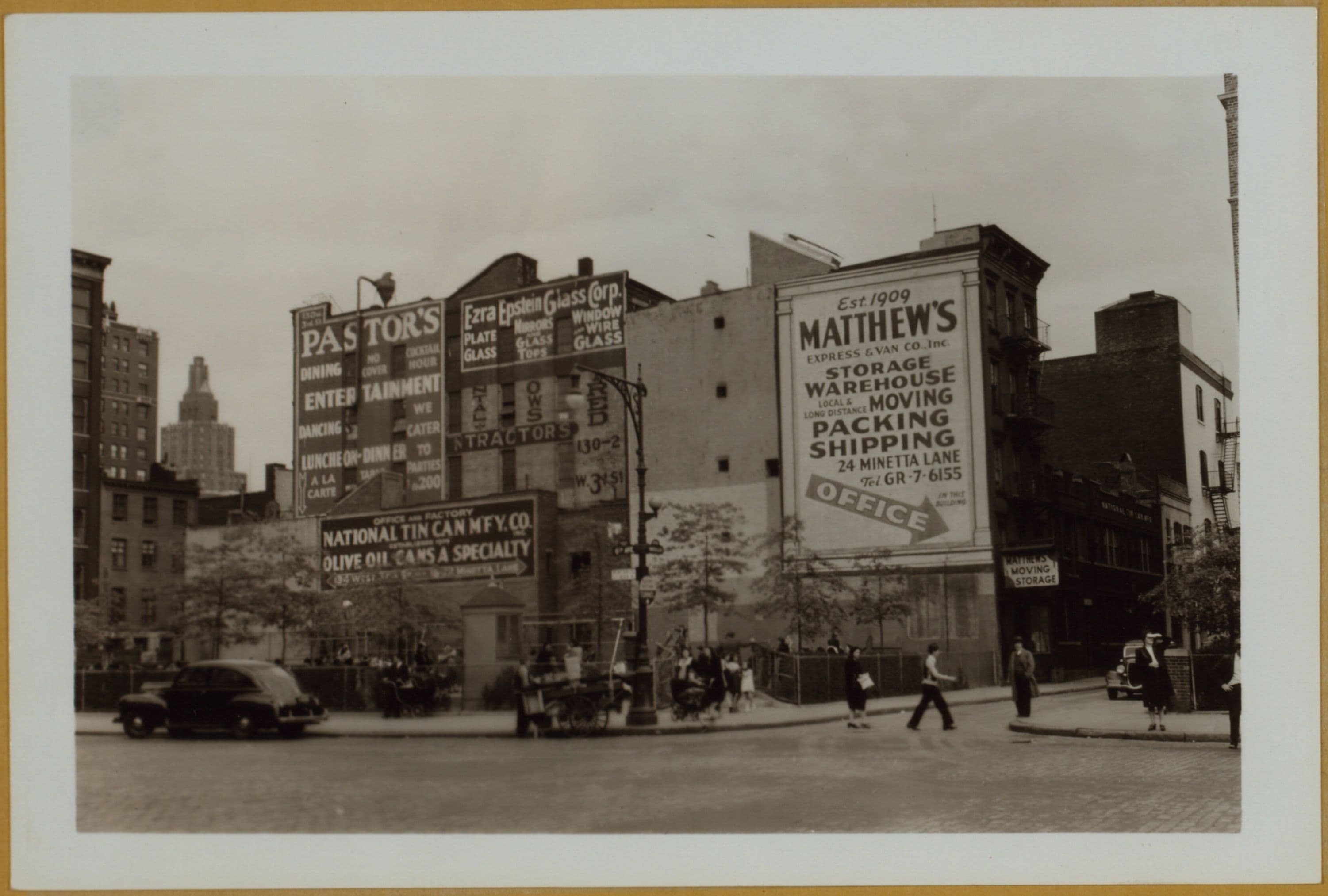 Manhattan : 6th Avenue - Minetta Lane. Top: 6th Avenue and Minetta Lane, south east corner. New apartments. Bottom: 6th Avenue and Minetta Lane, north east corner.