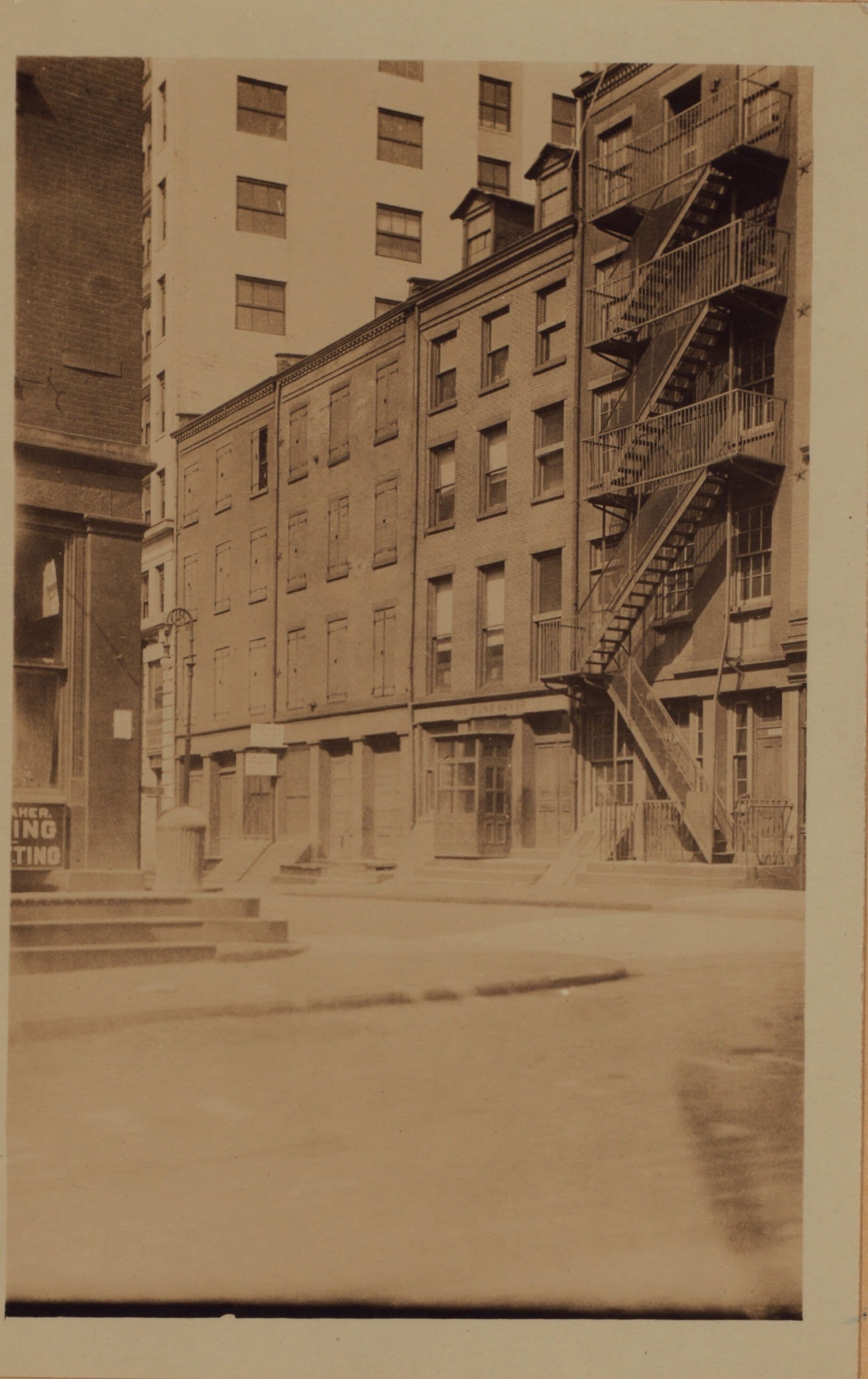 Manhattan: Pearl Street - Coenties Alley