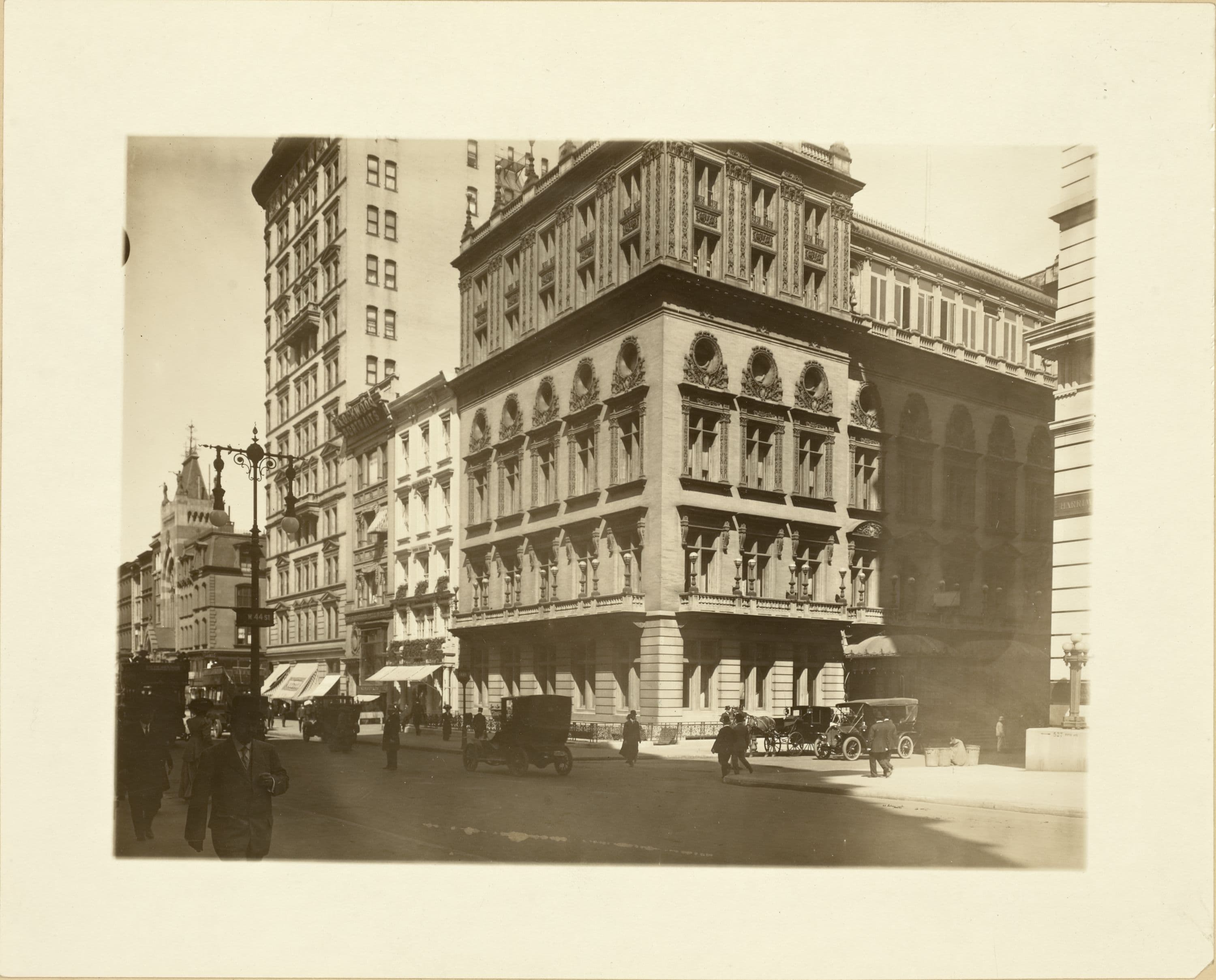 Manhattan: 5th Avenue - 44th Street
