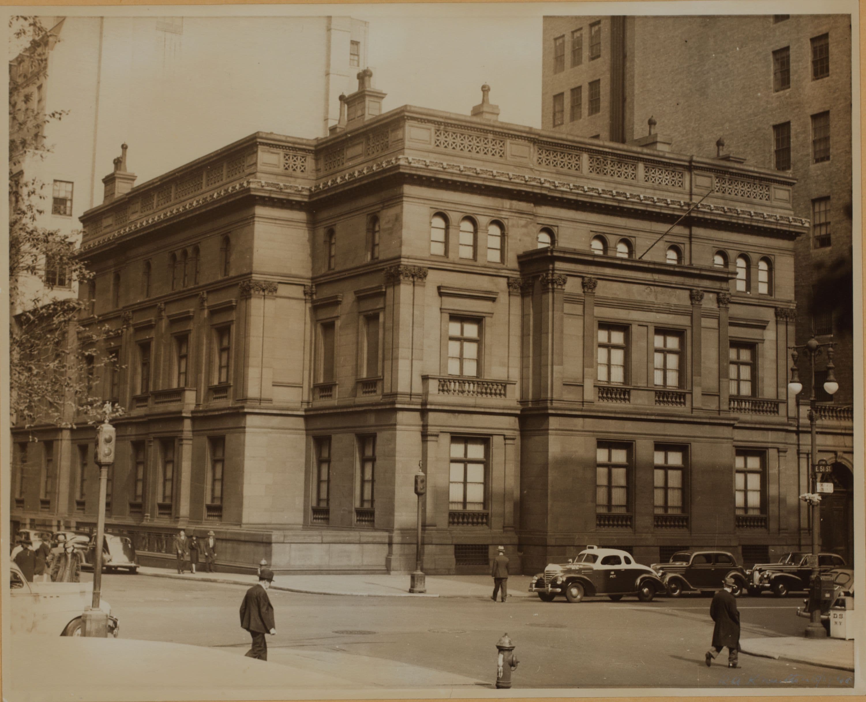 Manhattan: 5th Avenue - 51st Street (West)