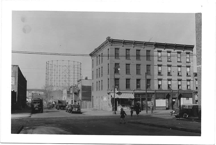 13th Street at 3rd Avenue, to West, Brooklyn
