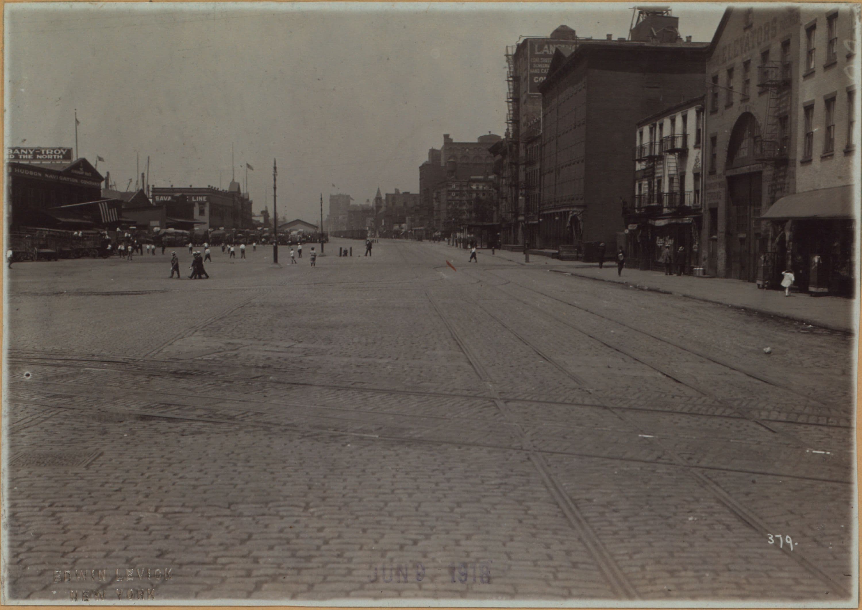 Manhattan: West Street - Desbrosses Street