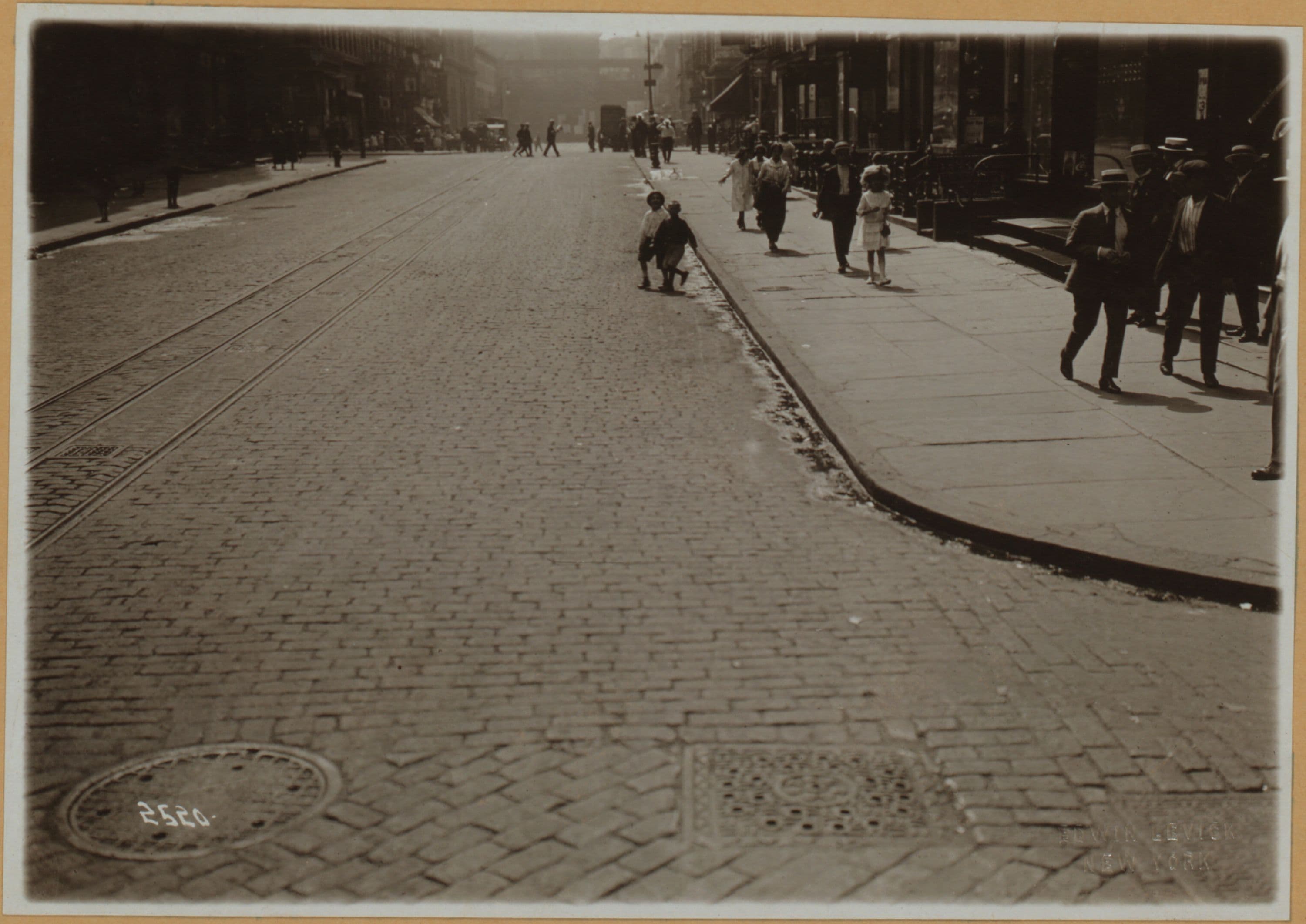Manhattan: Broome Street - Mott Street
