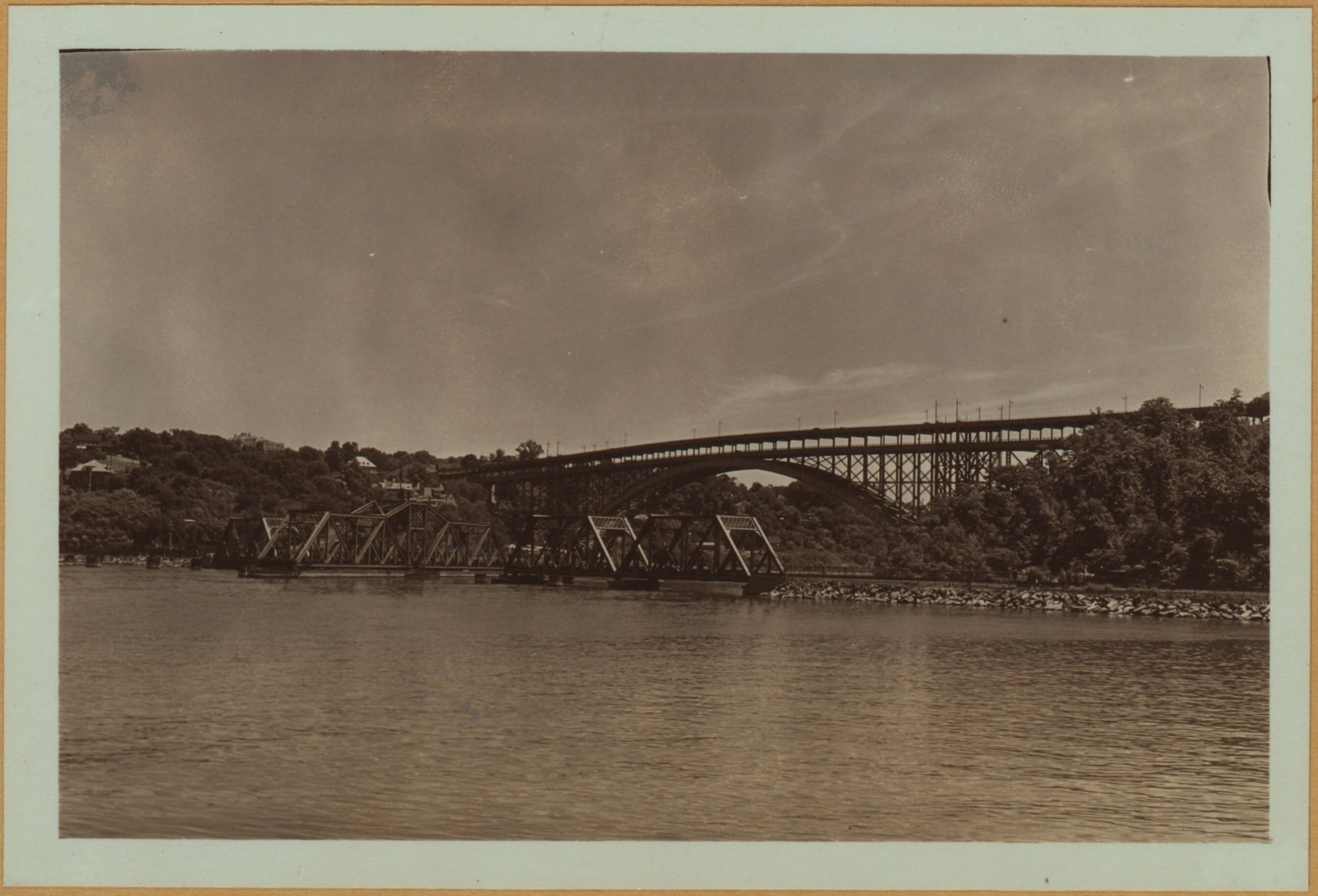 Bridges - Henry Hudson Bridge - [View of the bridge over Harlem River, linking Spuyten Duyvil Hill, Bronx with Inwood Hill Park, Manhattan.]
