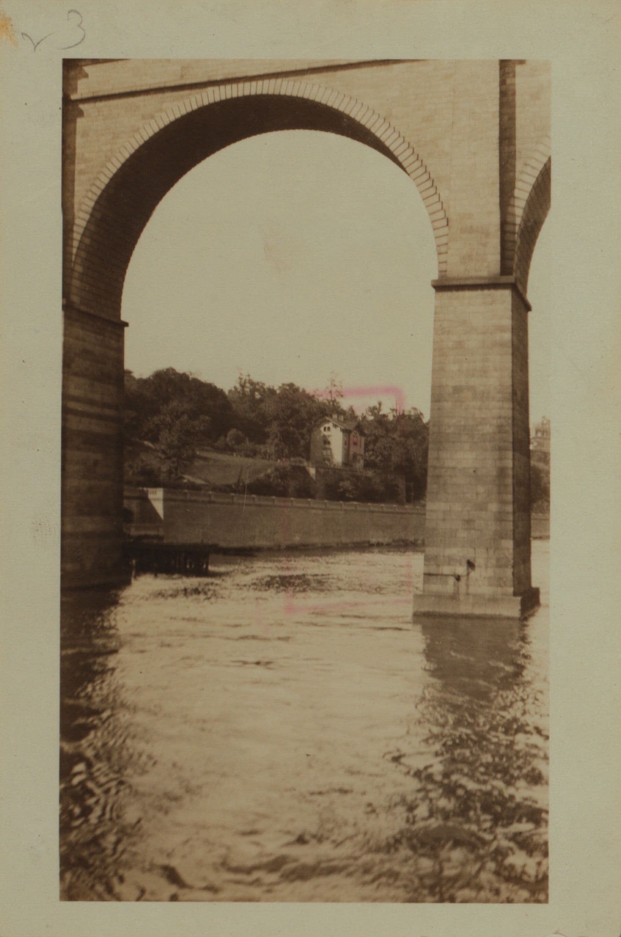 Bridges - High Bridge - [Spanning the Harlem River, and connecting the Bronx at about 170th Street to the Manhattan Highbridge Park at 174th Street.]
