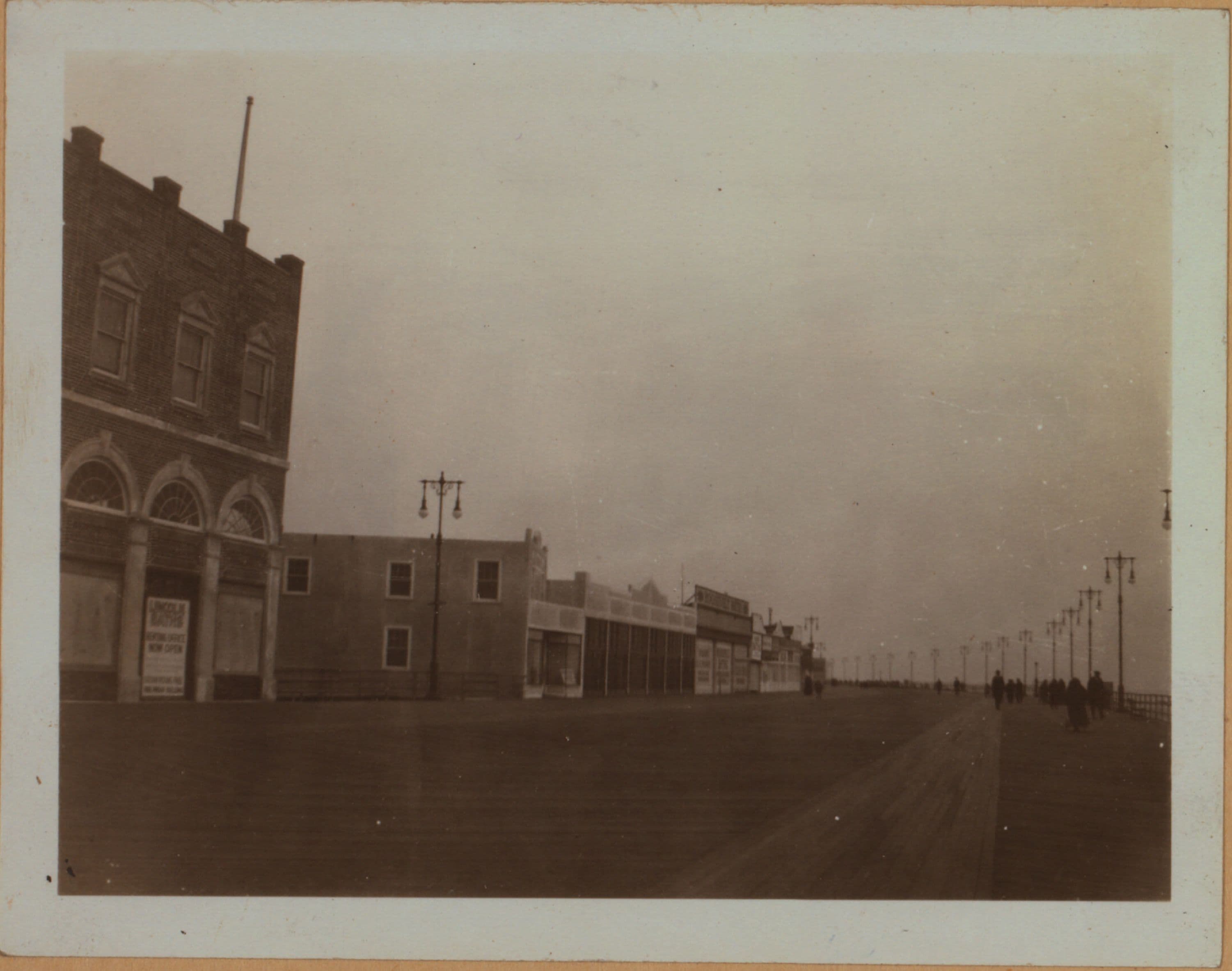 Islands - Coney Island - [Riegelmann boardwalk - Lincoln Baths.]