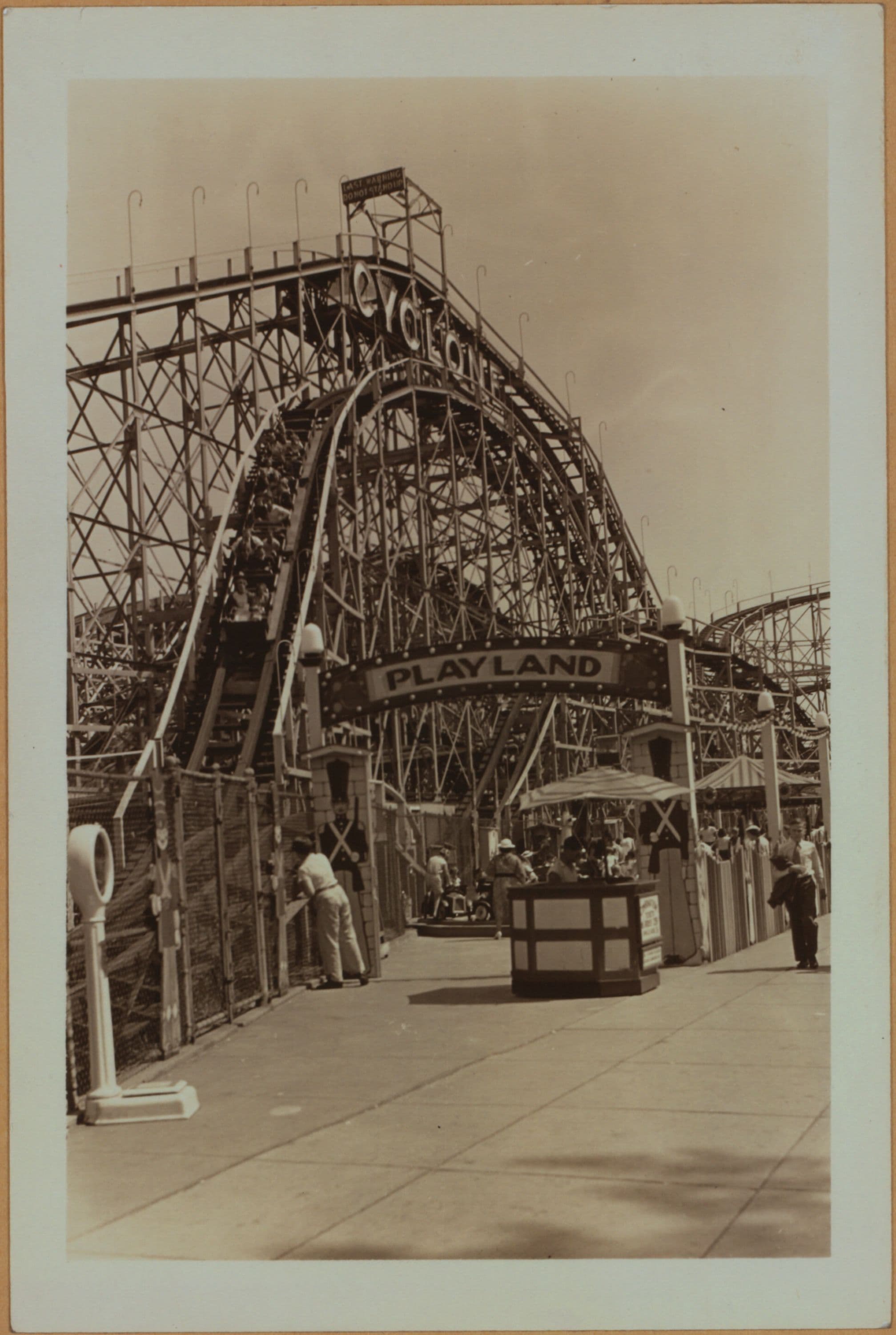 Islands - Coney Island - Cyclone.