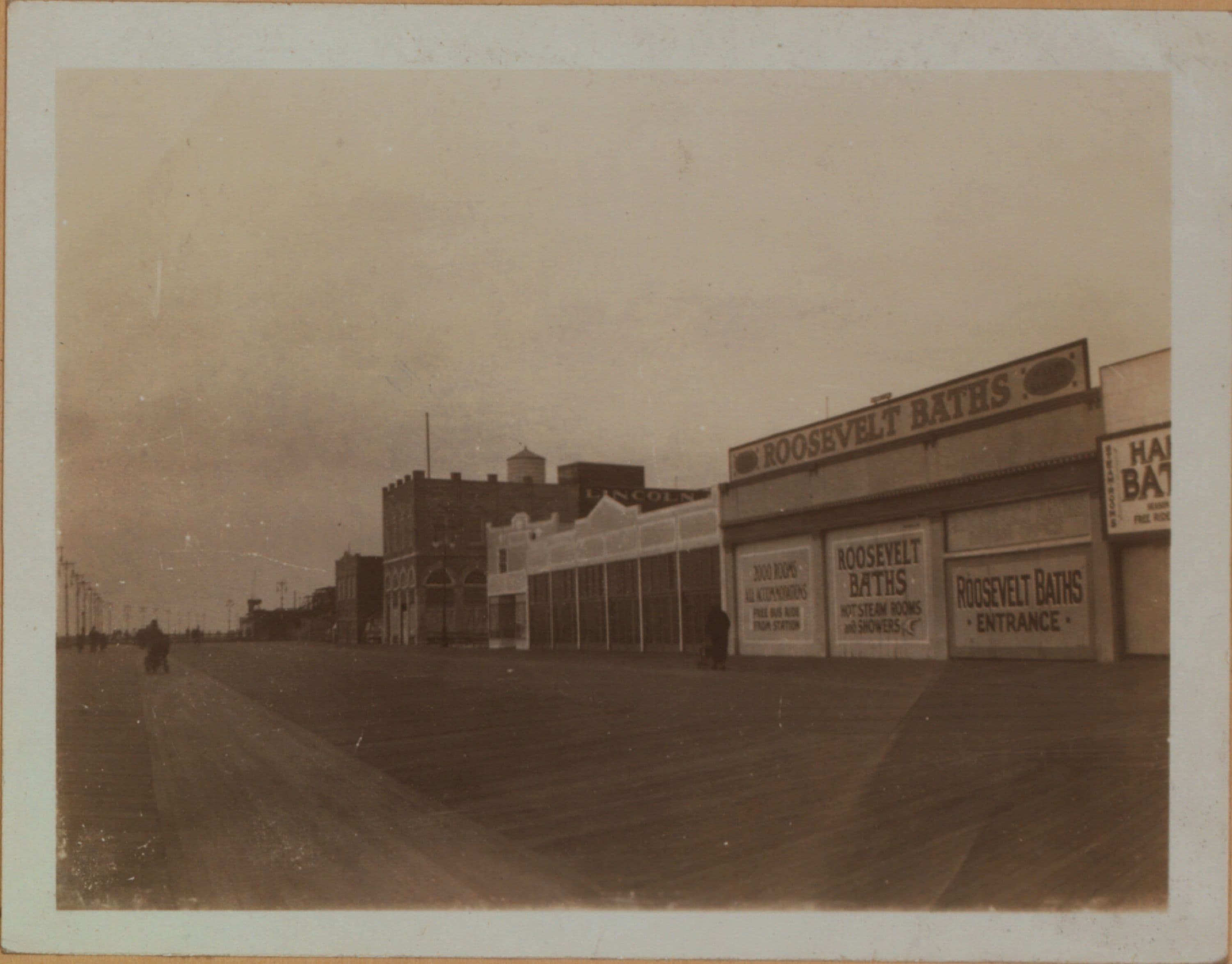 Islands - Coney Island - [Riegelmann boardwalk - Lincoln Baths - Roosevelt Baths.], 1924