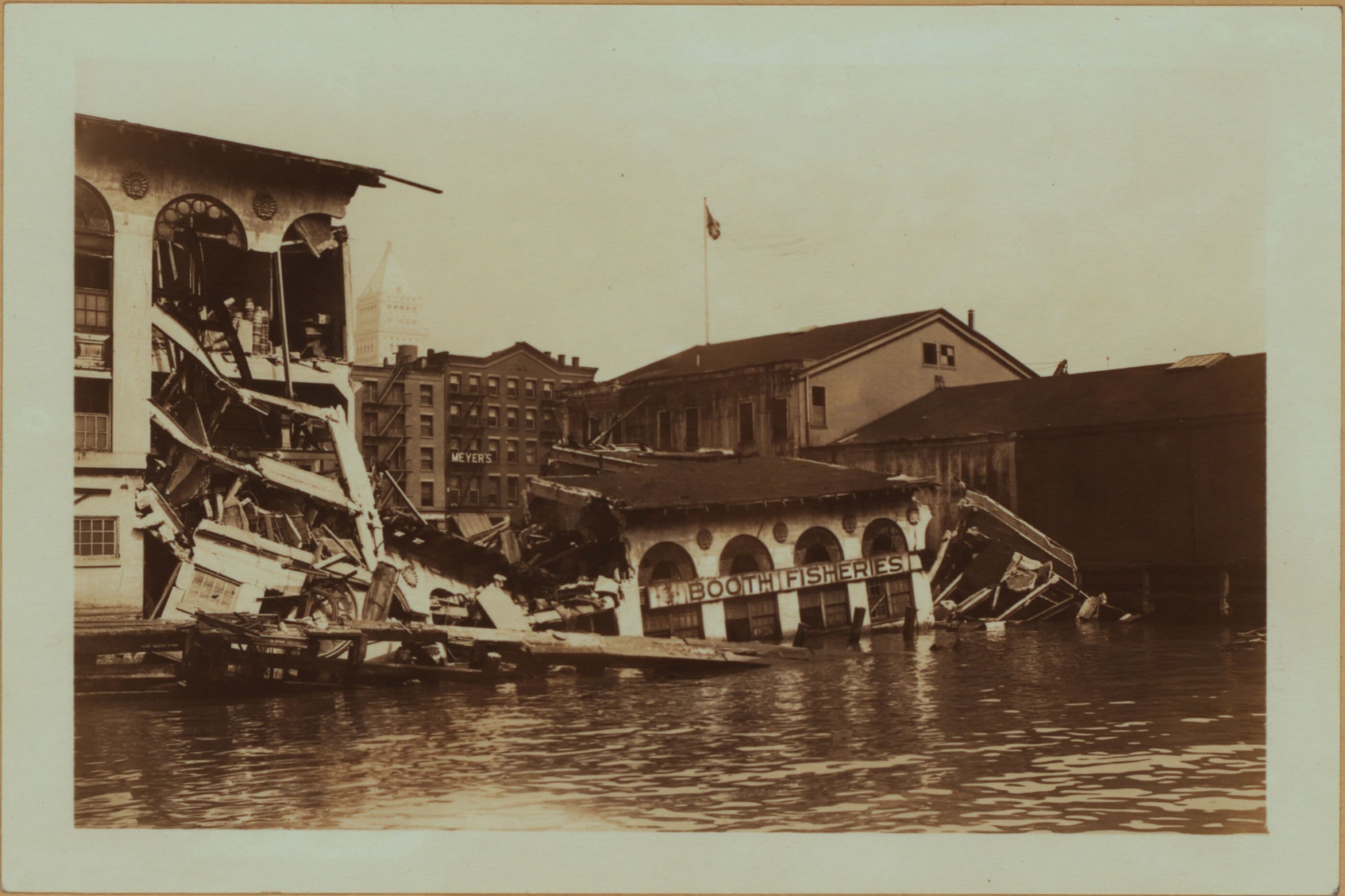 Fires, accidents and tragedies - [Collapse of the Fulton Fish Market caused by poor construction.]