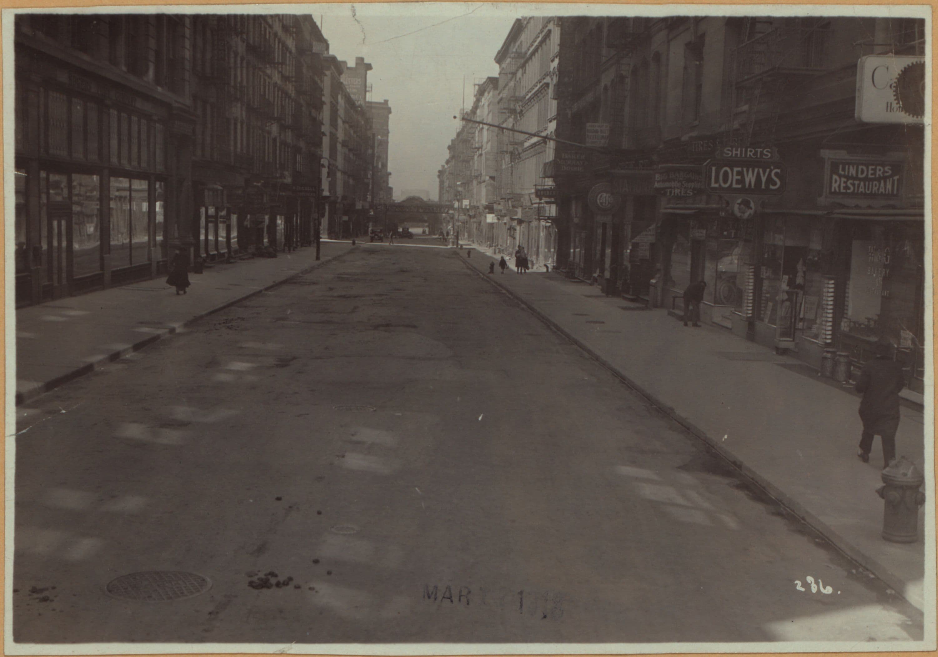 Manhattan: Warren Street - Broadway