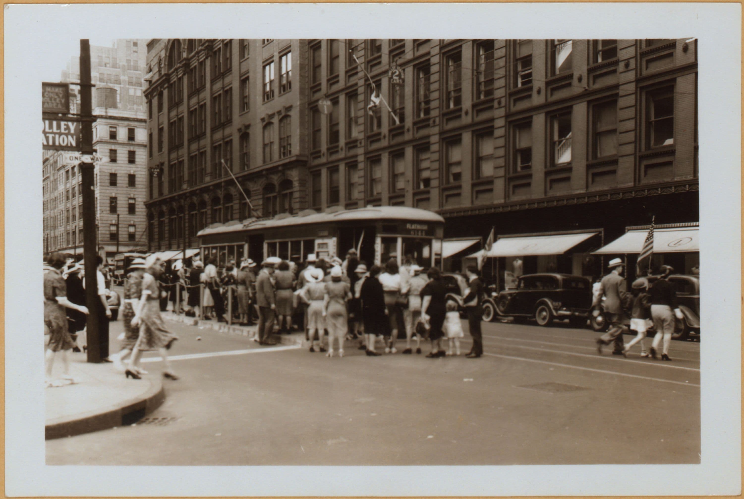 Brooklyn: Livingston Street - Bond Street