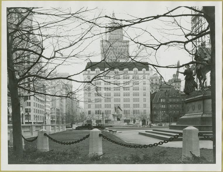 Fifth Avenue - 59th Street - 58th Street, looking south, 1930–1940