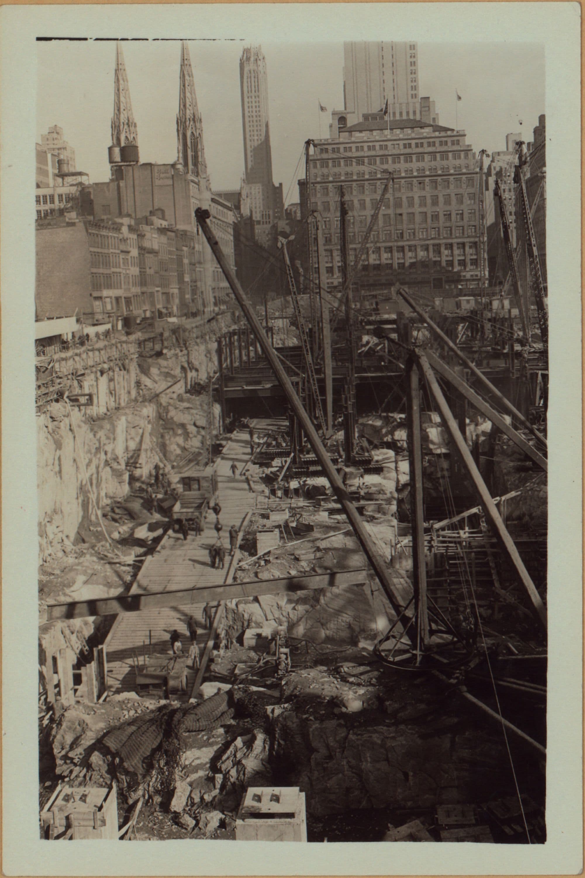 Manhattan: Rockefeller Plaza - Tieman's Lane