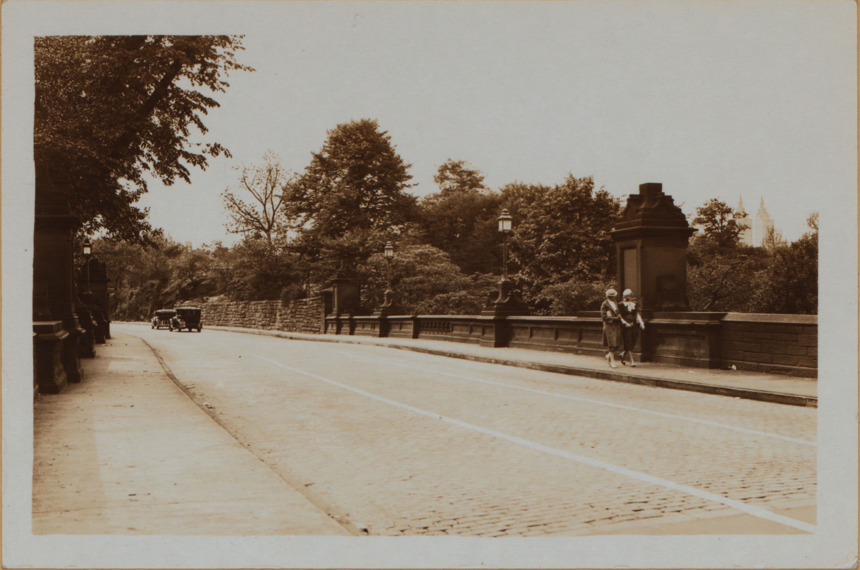 Manhattan: Central Park - Transverse roads [Transverse Road No.1].