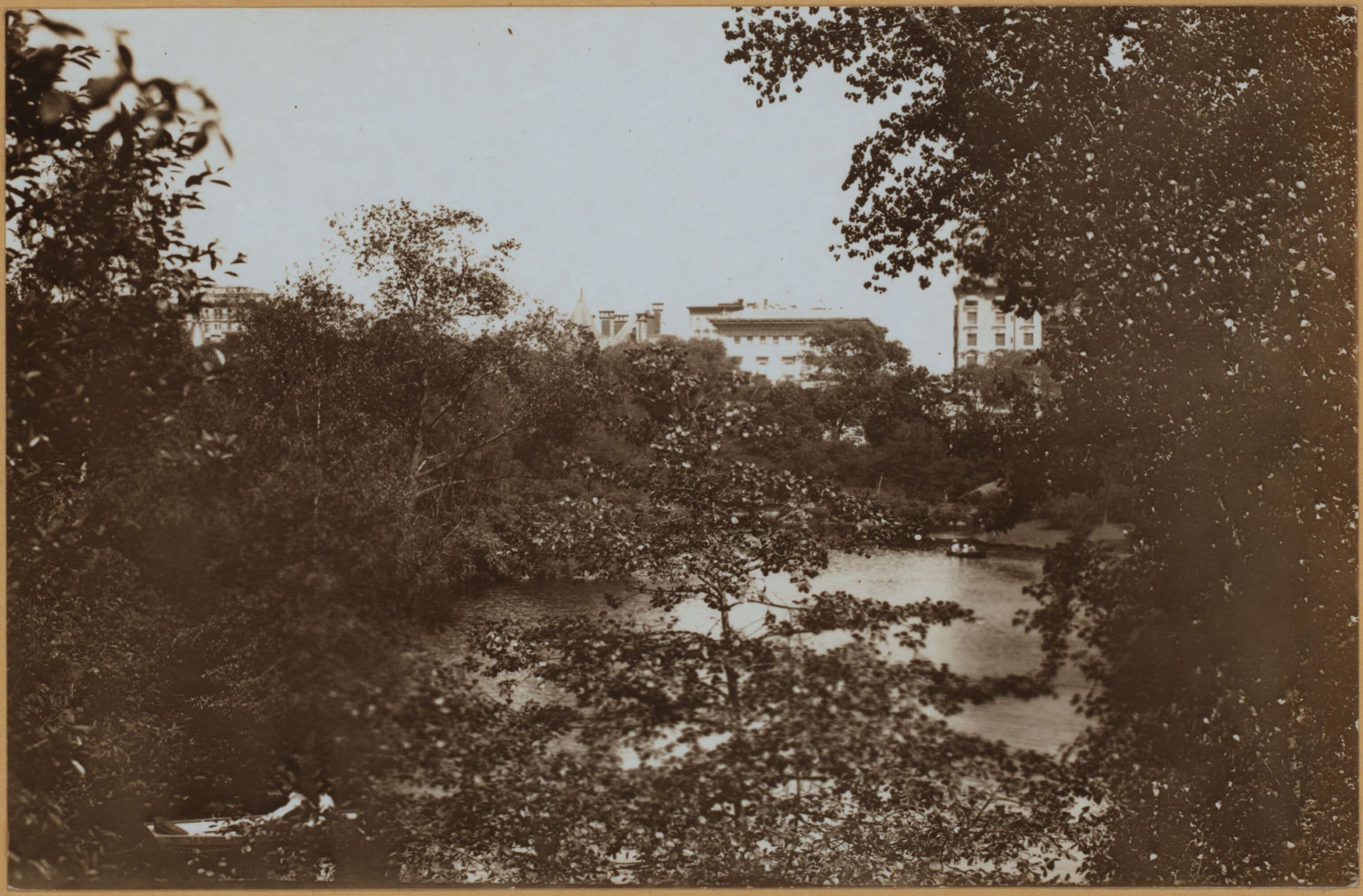 Manhattan: Central Park - The Pond. [Metropolitan Club; Sherry-Netherland Hotel.]