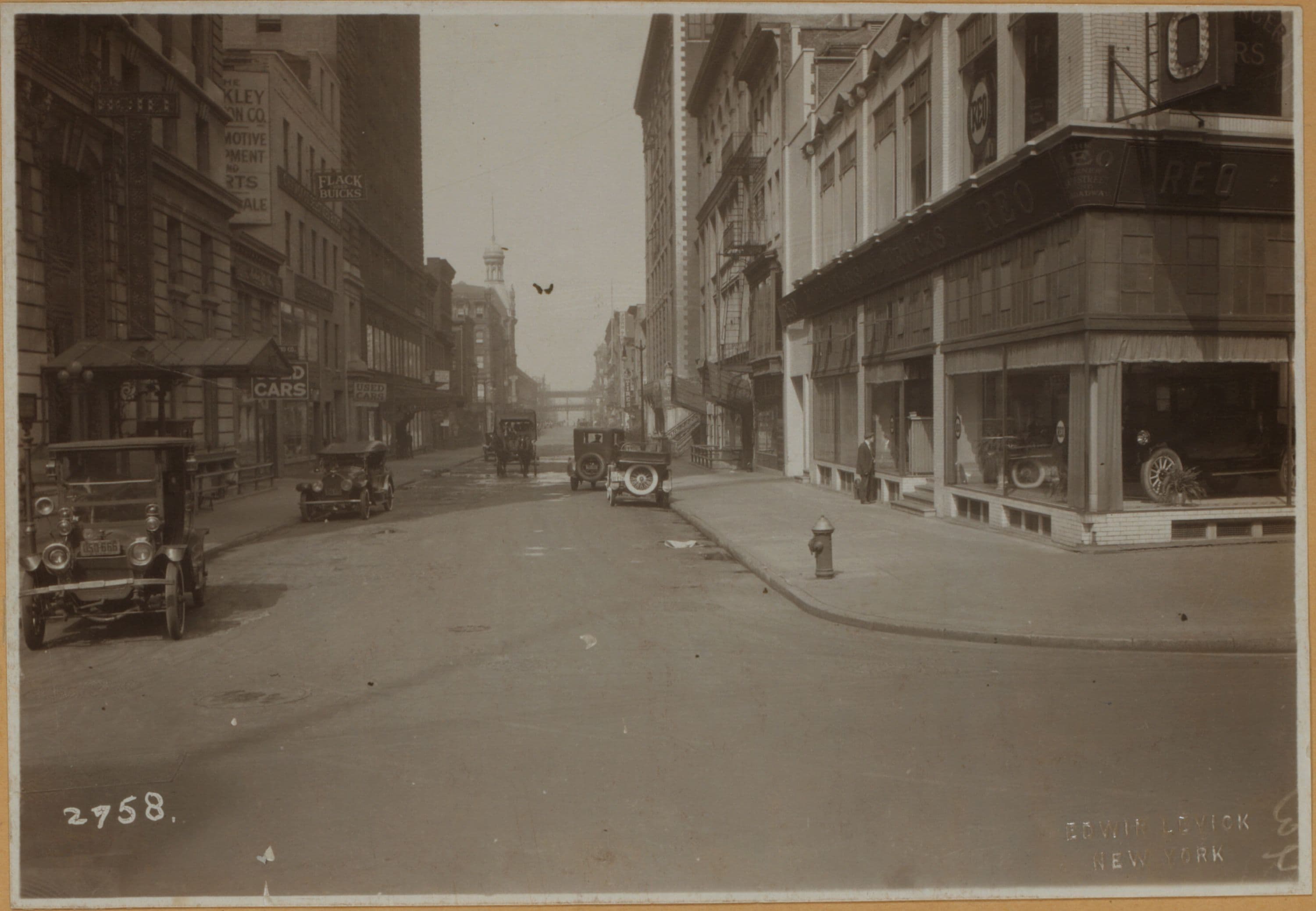 Manhattan: 54th Street - Broadway