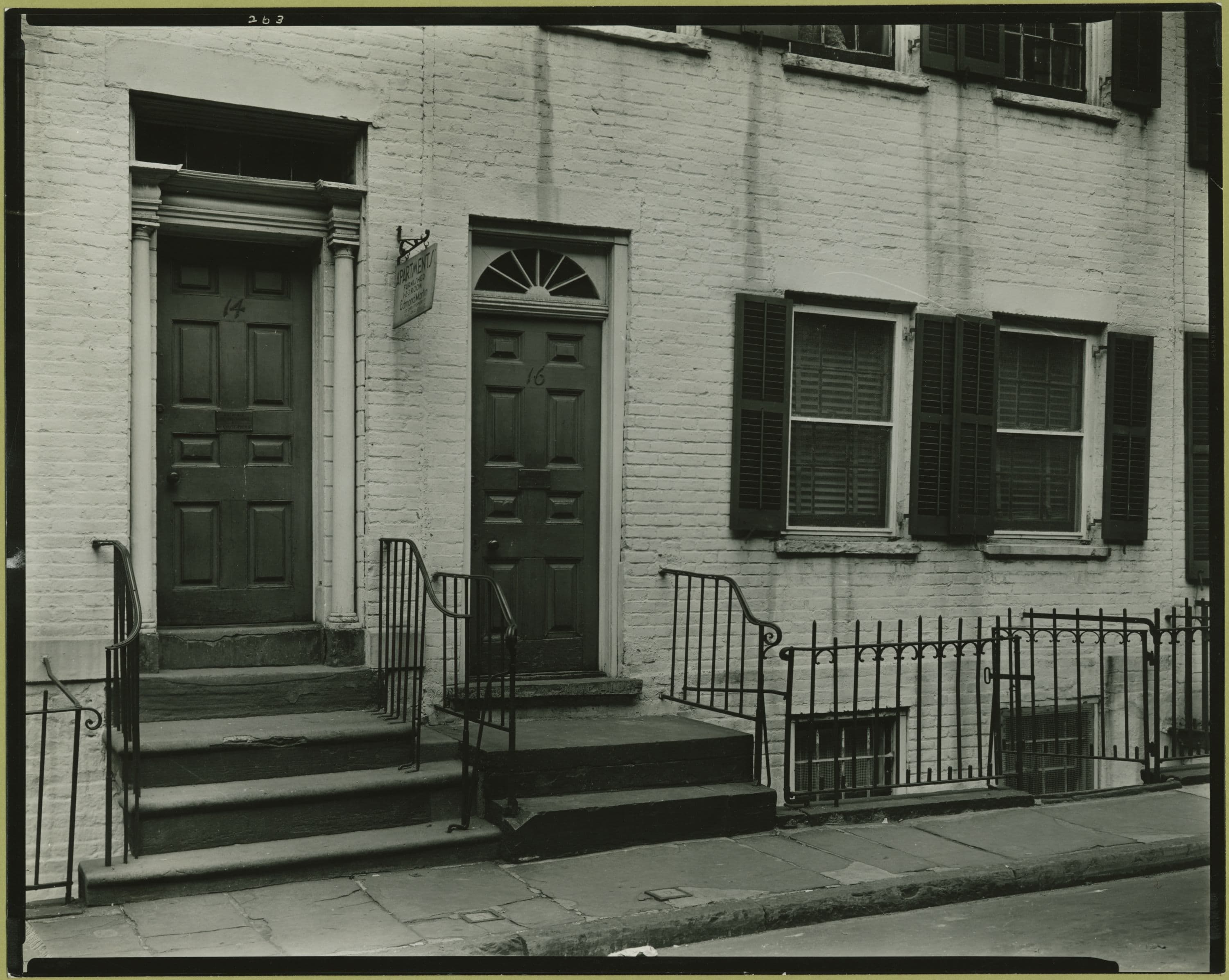 Manhattan: Gay Street.