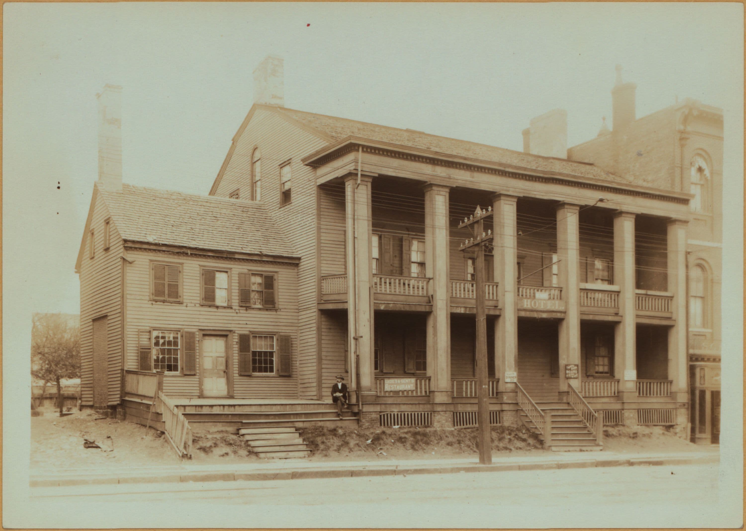 Richmond: Richmond Terrace - Richmond Avenue