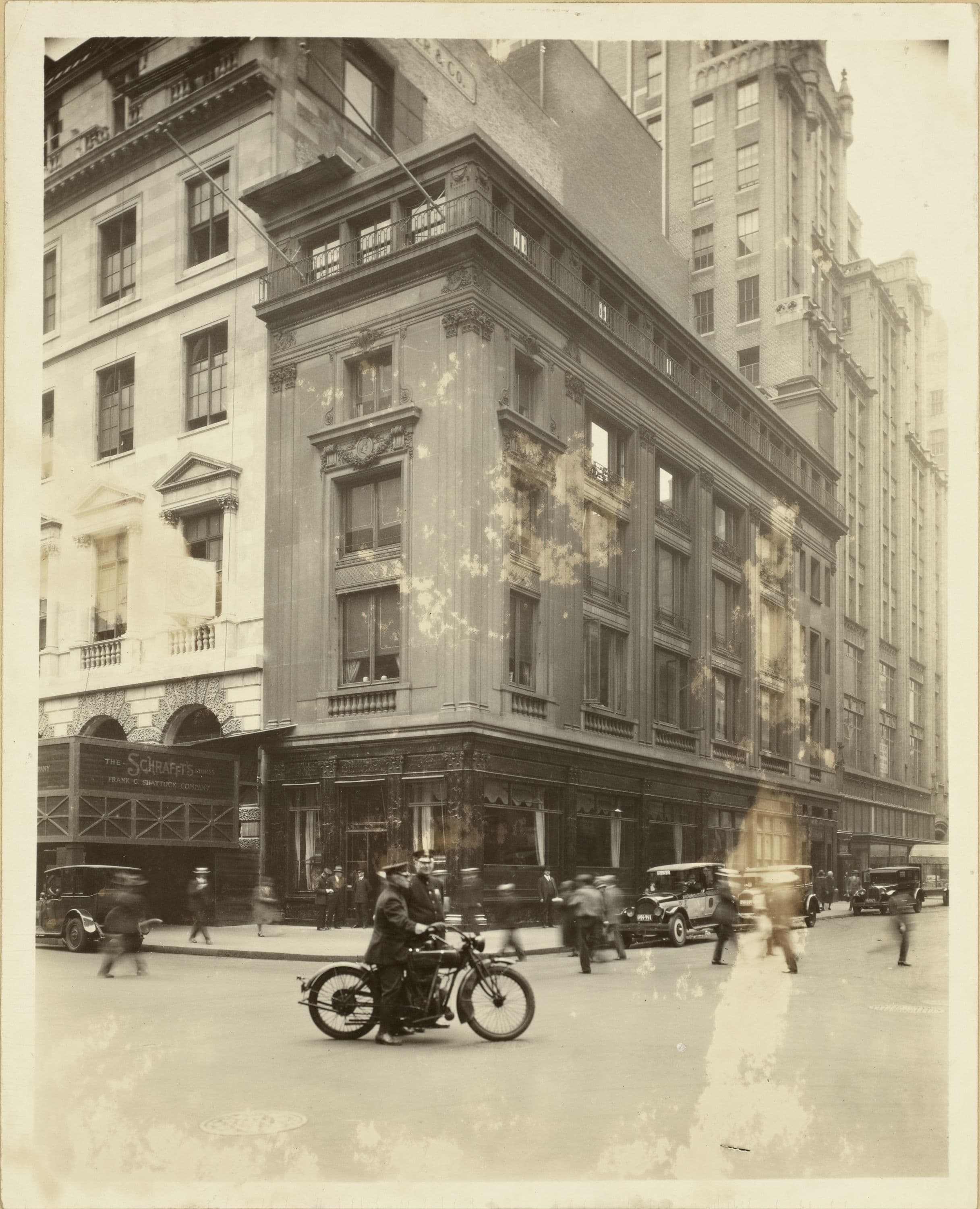Manhattan: 5th Avenue - 46th Street