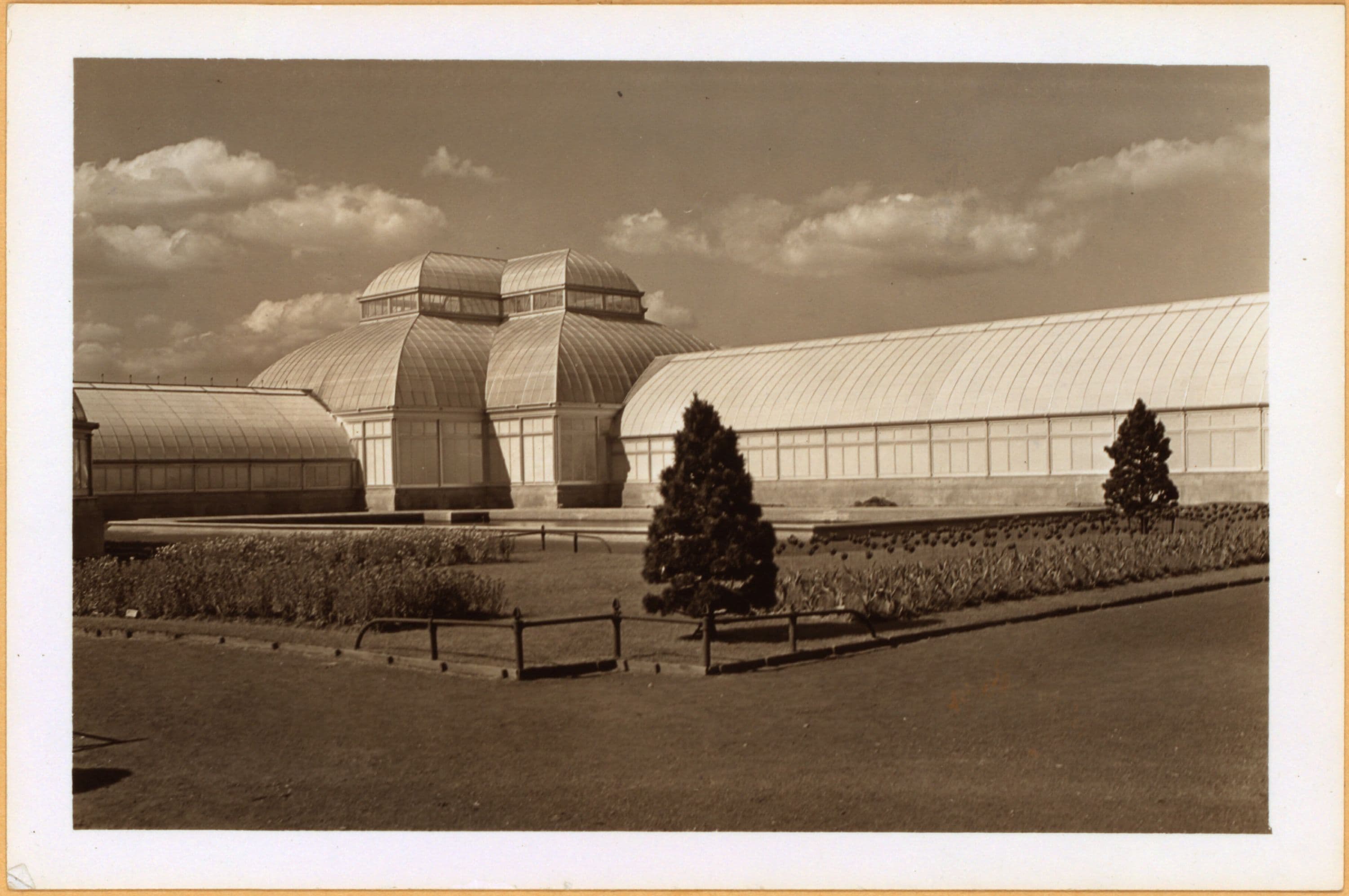 Bronx: Bronx Park - Horticultural Building.