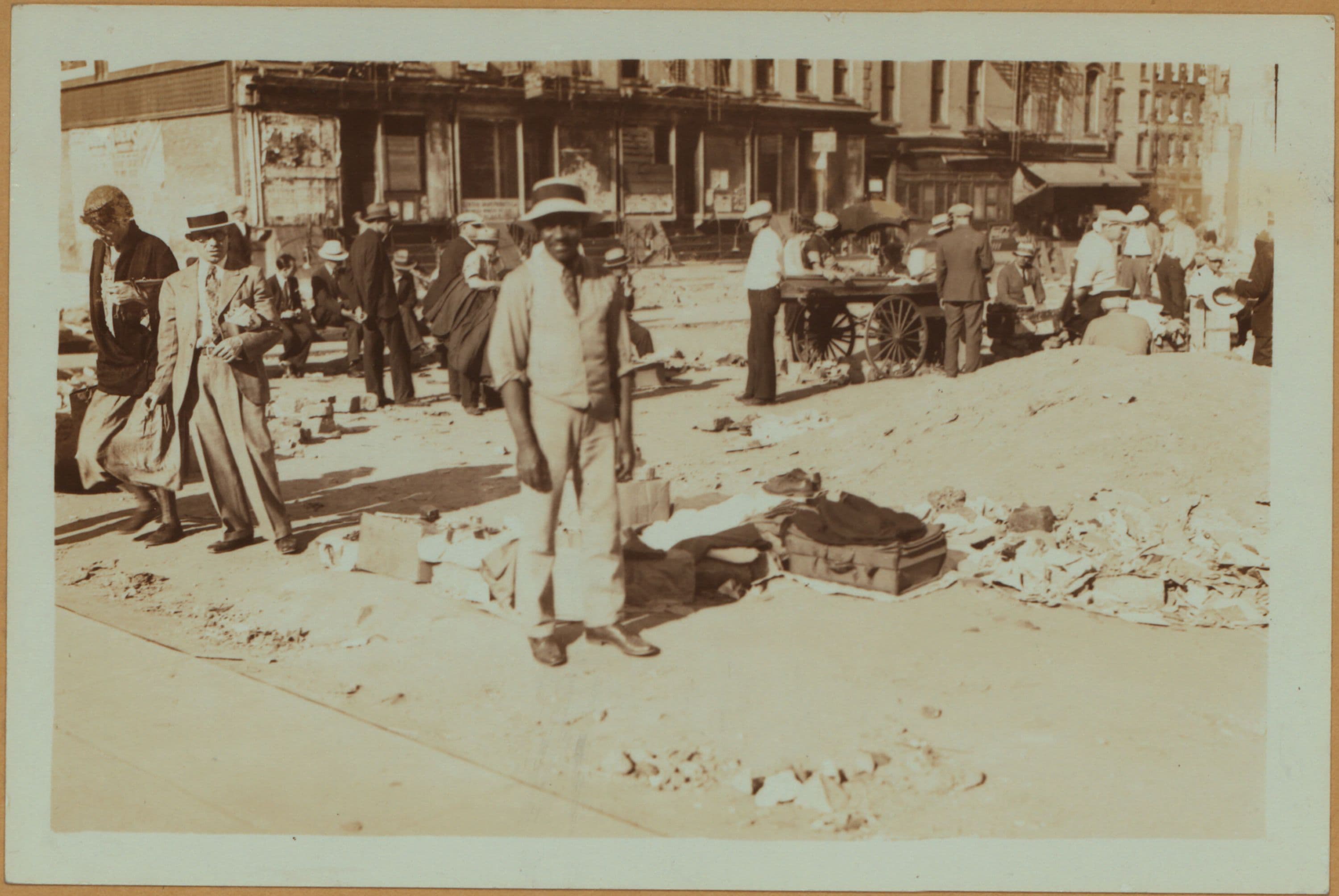 Occupations - Peddlers ; Street life - Dry goods and clothing vendors.