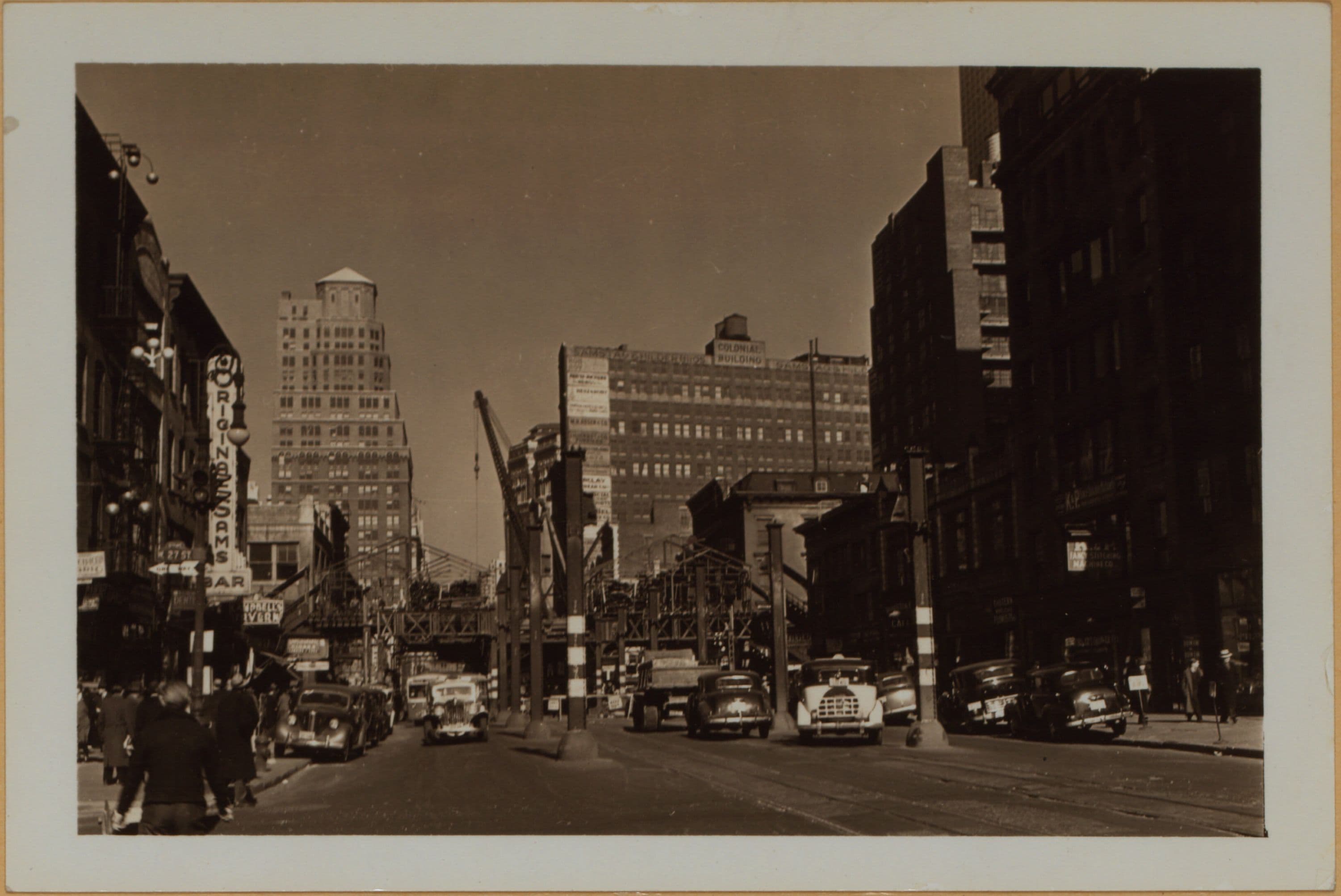 Manhattan: 6th Avenue - 27th Street (West)