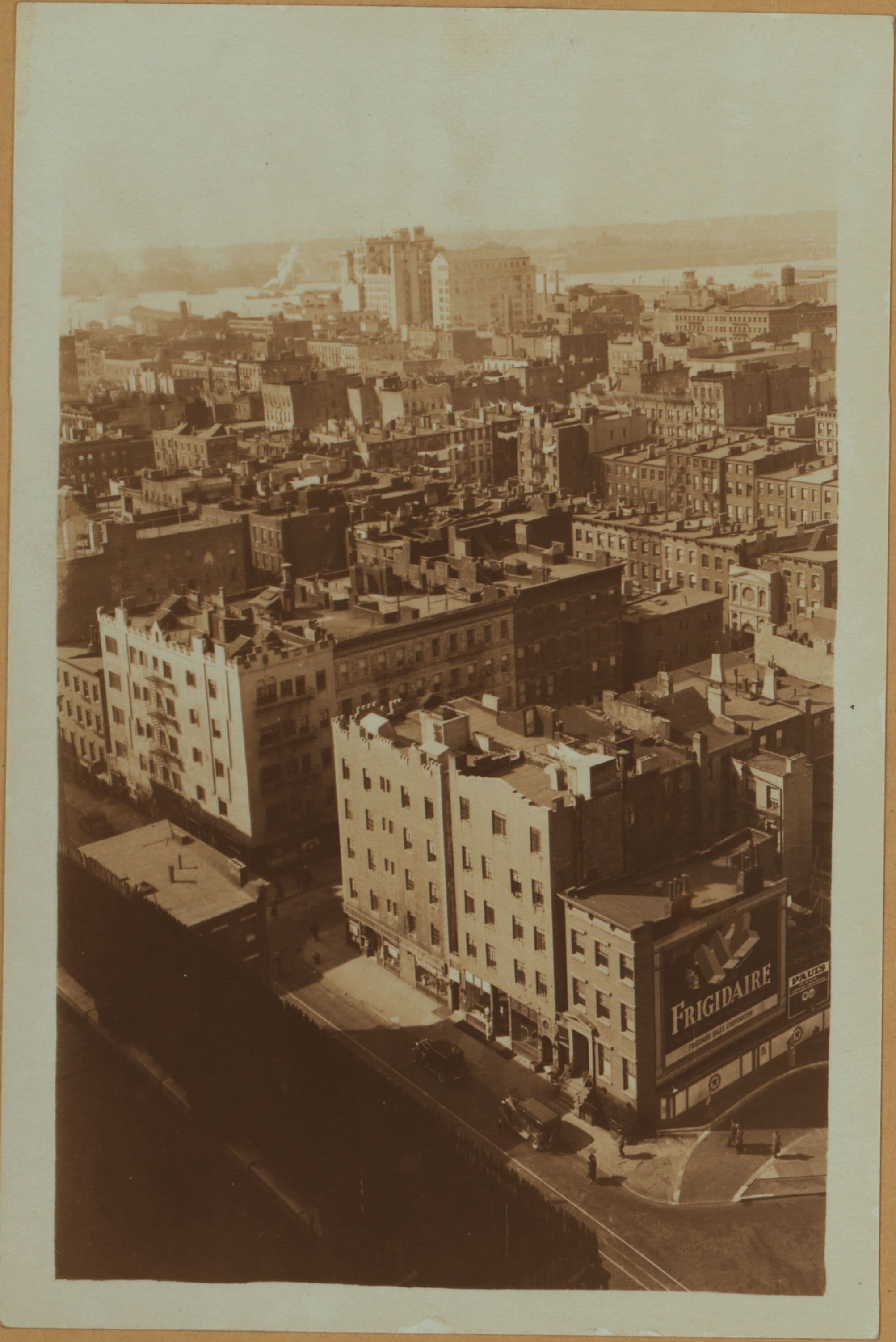 General view - [Manhattan - Christopher Street - Waverly Place.]
